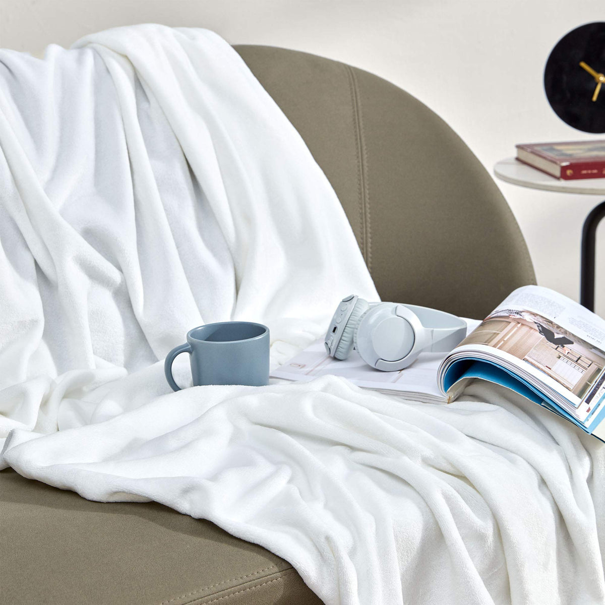 Sleep Zone White Fleece Blanket Super Soft Cozy Throw Flannel Blanket, Lightweight Comfy Fuzzy Blanket Plush Throw Blankets For