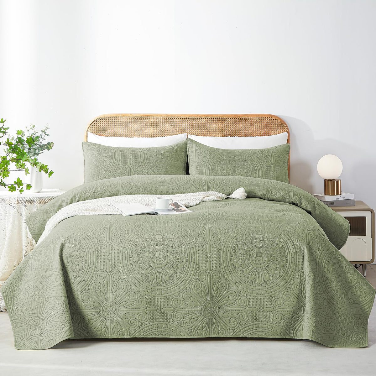 Wuruibo Sage Green King/Cal King Quilt Bedding Set, 3 Pieces Lightweight Bedspreads With Pillow Shams, Microfiber Modern Thin Co