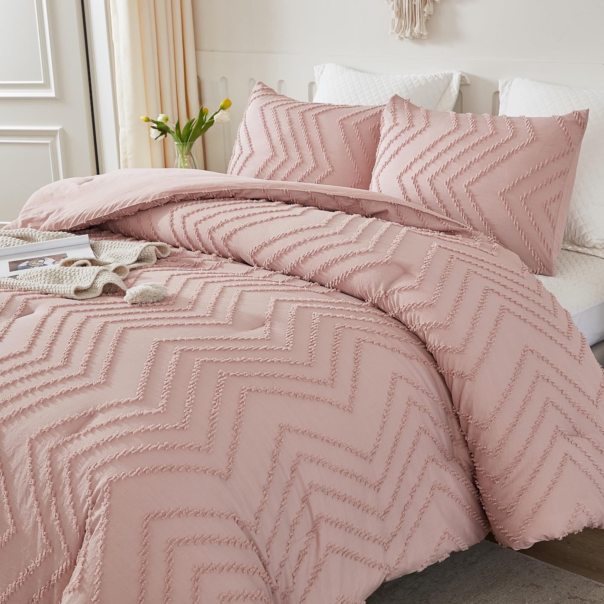 Litanika Blush Pink Queen Size Comforter Sets, 3 Pieces Lightweight Chevron Tufted Bedding Comforter Set, Fluffy Down Alternativ