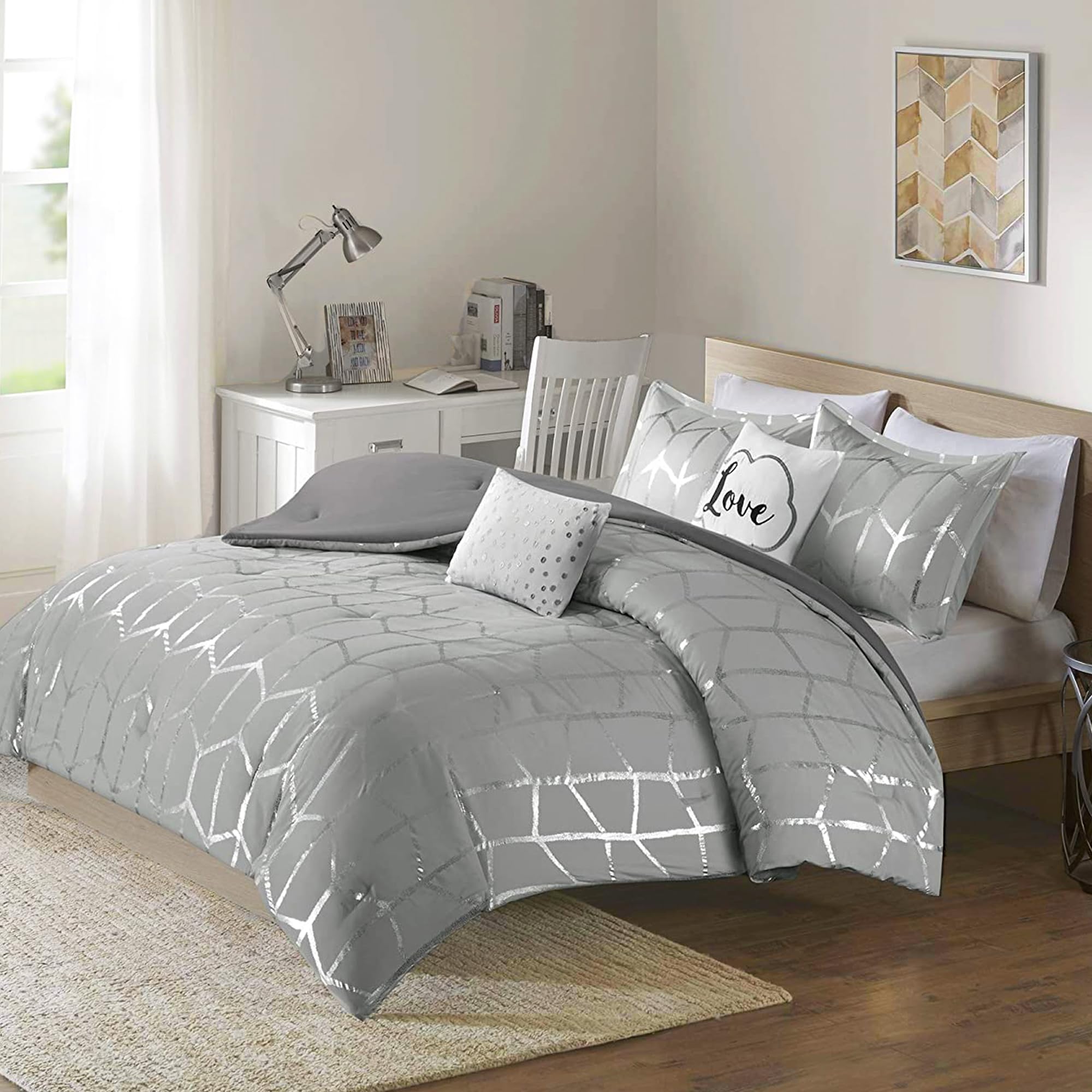 Intelligent Design Raina King / Cal King Comforter Set, Soft Microfiber Comforter Set King, Modern Geometric Metallic Bed Set, 5