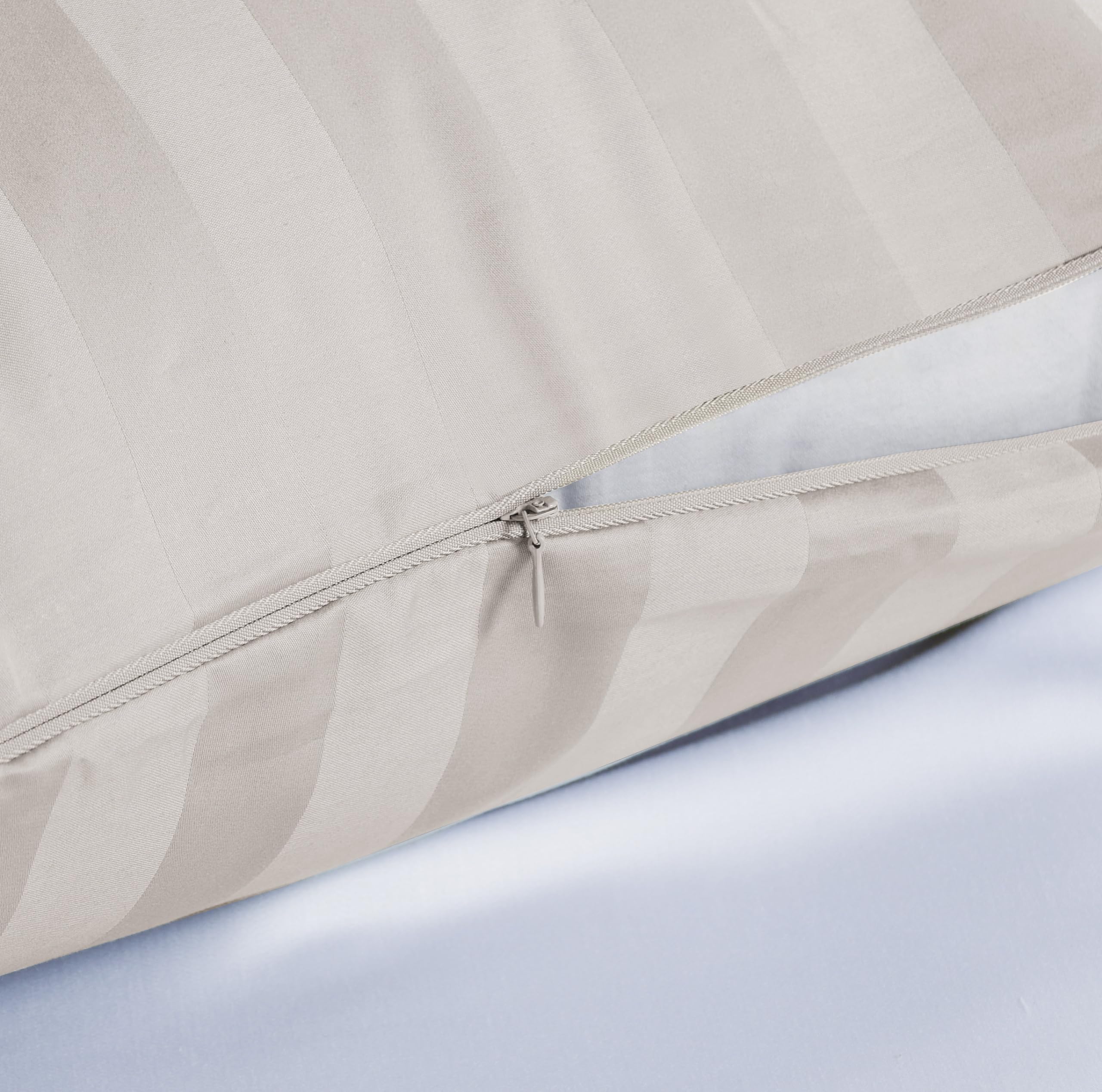 100% Egyptian Cotton Pillow Protectors Set Of 4, 600 Thread Count Bed Pillow Cases With Zipper, Sateen Weave Cooling Pillow Case