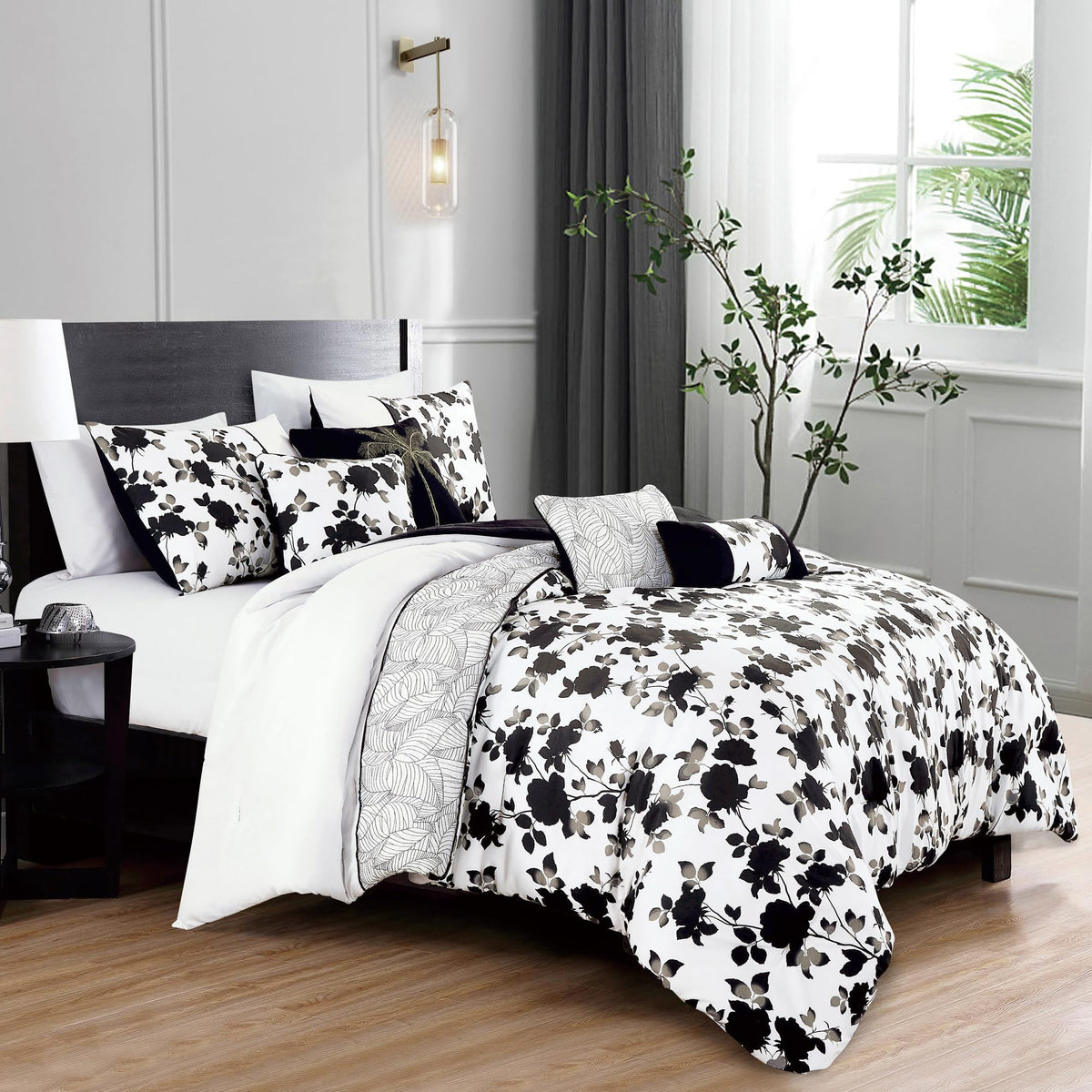 Esca 7-Piece Kona Floral Black And White Comforter Set Queen Size