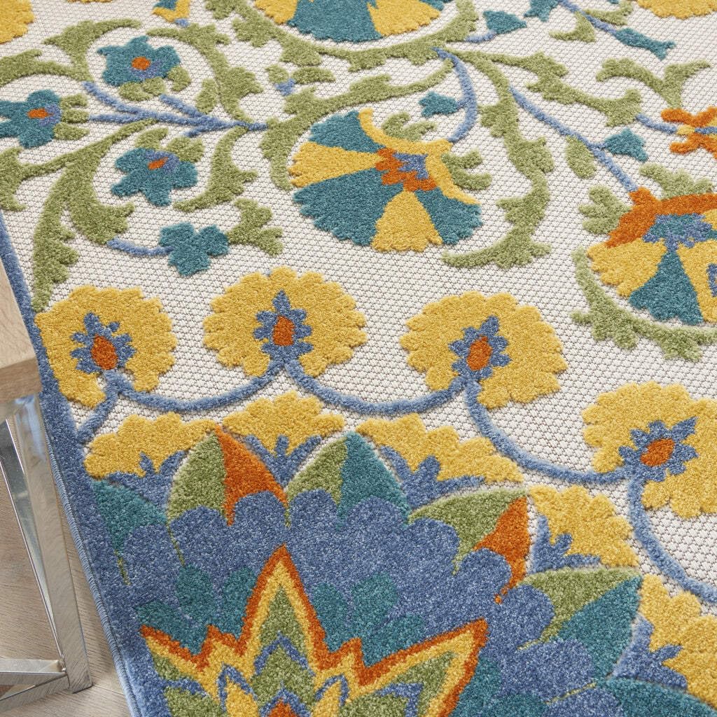 HomeRoots 4' Round Ivory and Blue Round Floral Indoor Outdoor Area Rug