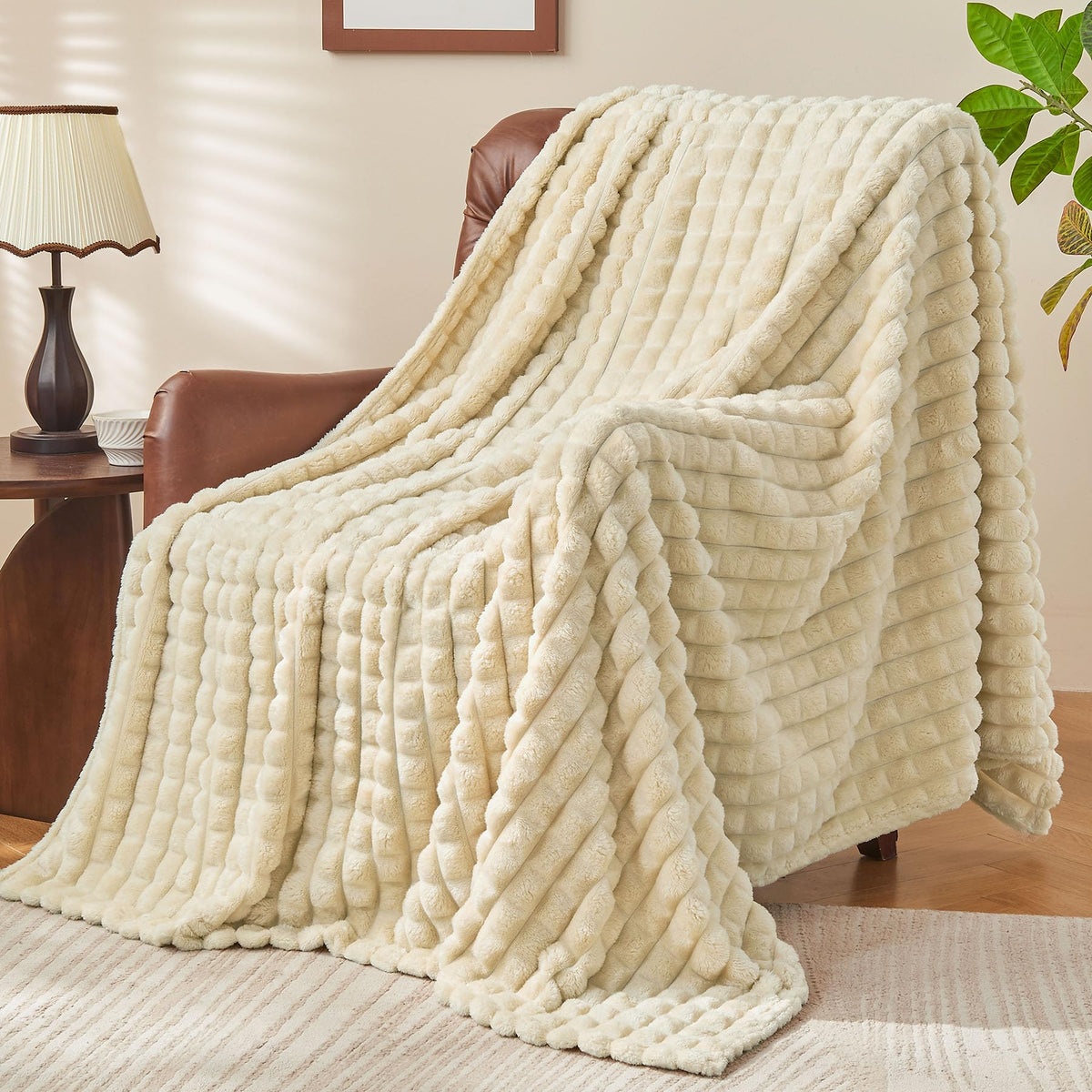Bedelite Beige Throw Blanket For Couch And Bed- Super Soft And Warm 3D Checkered Fluffy Fuzzy Fleece Blanket, Luxurious Plush Co