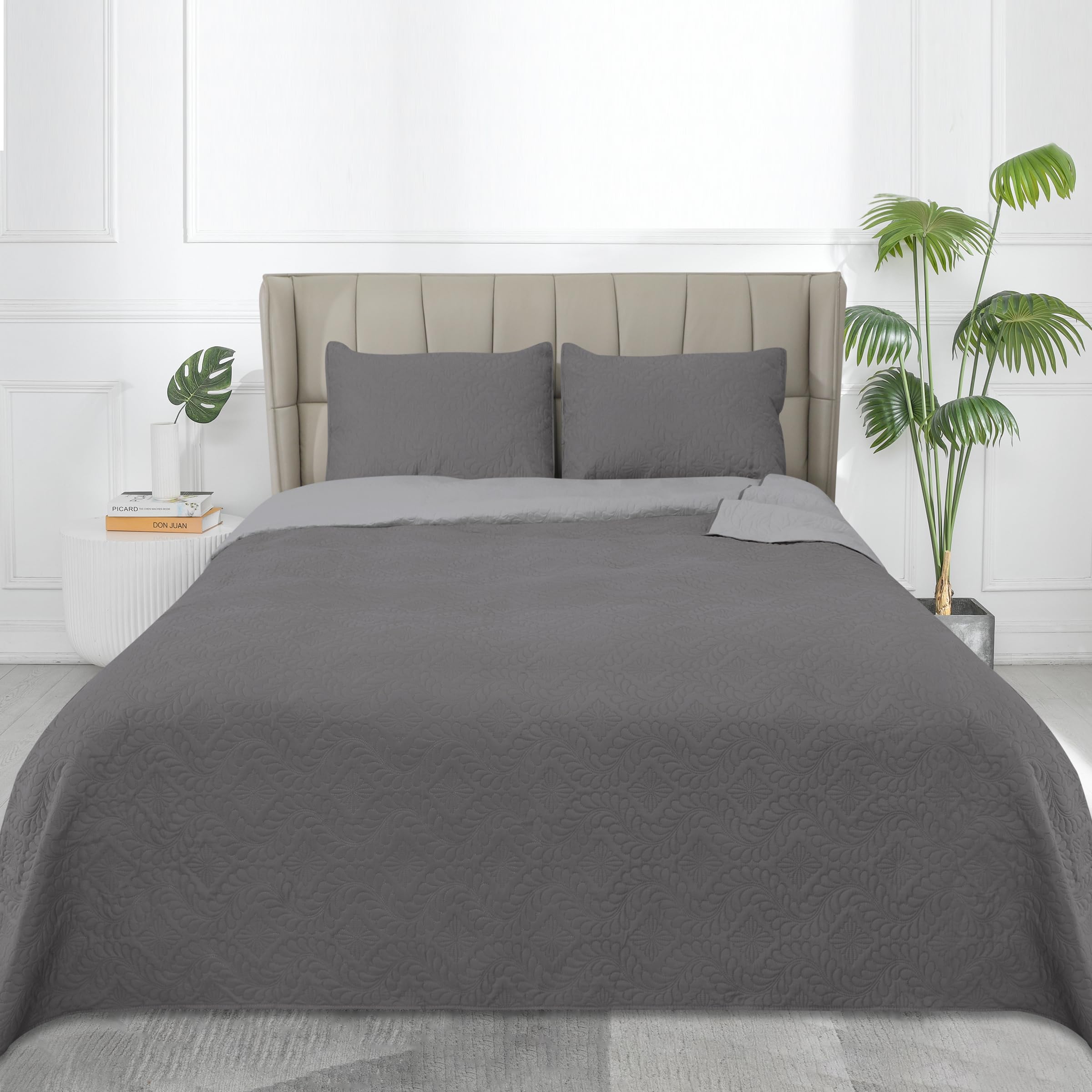 Easy-Going Full/Queen Size Reversible Quilt Set With 1 Quilt And 2 Pillow Shams, Soft Bed Quilt Cover, Water Resistant Lightweight Microfiber Bedspread, Stain Resistant, Olive Leaf-Gray/Light Gray