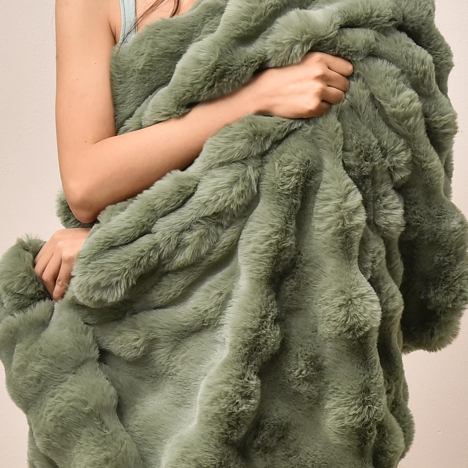Phf Luxury Faux Rabbit Fur Blanket Twin Size, Ultra Soft Fluffy Plush Cozy Warm Bubble Blanket For Bed, Couch, Sofa Decorative,