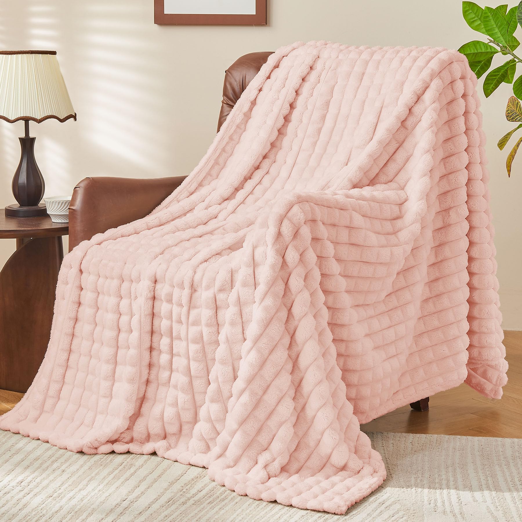 Bedelite Pink Throw Blanket For Couch And Bed- Super Soft And Warm 3D Checkered Fluffy Fuzzy Fleece Blanket, Luxurious Plush Coz