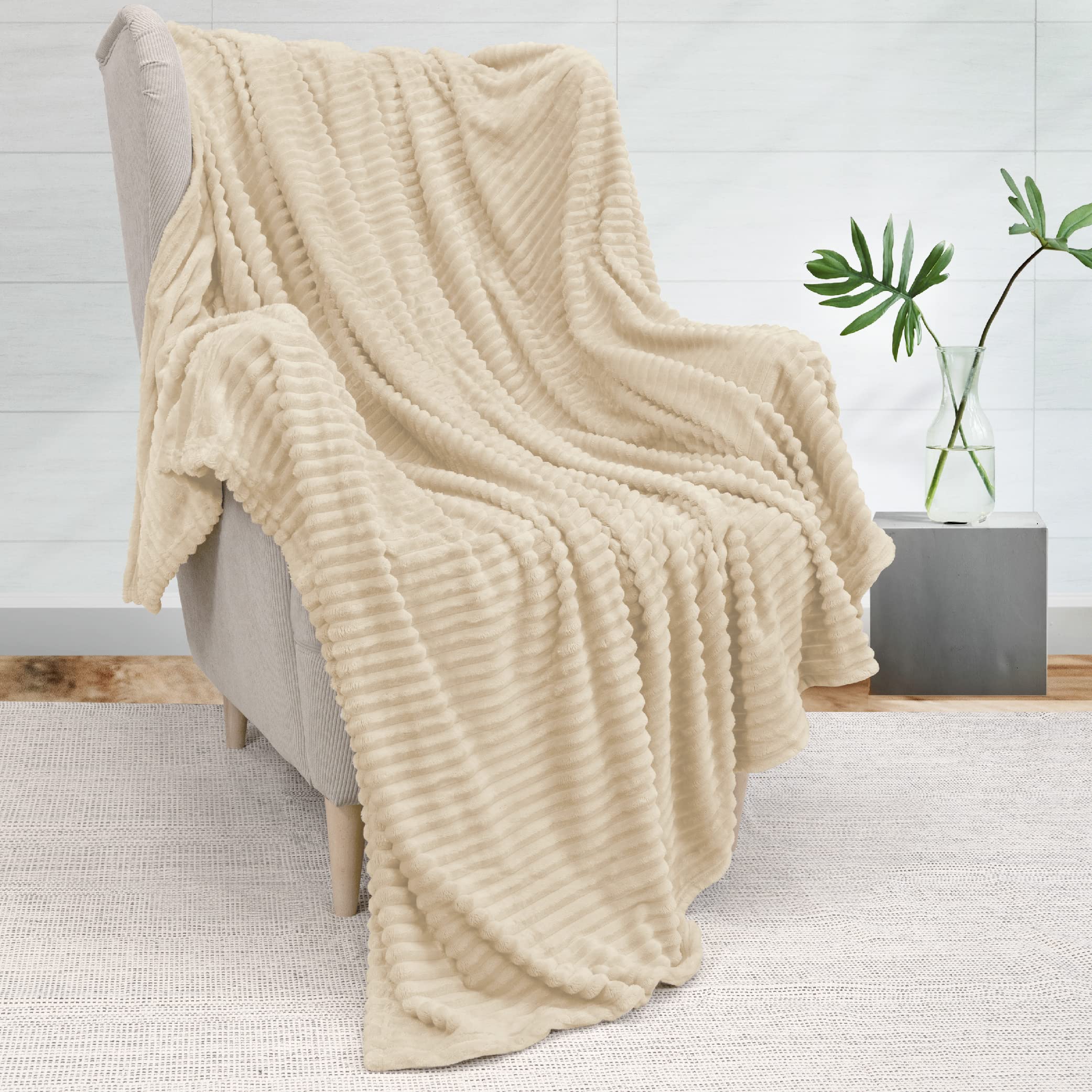 Pavilia Super Soft Fleece Throw Blanket Cream Beige, Luxury Fuzzy Plush Flannel Throw, Warm Cozy Ribbed Microfiber Blanket For S
