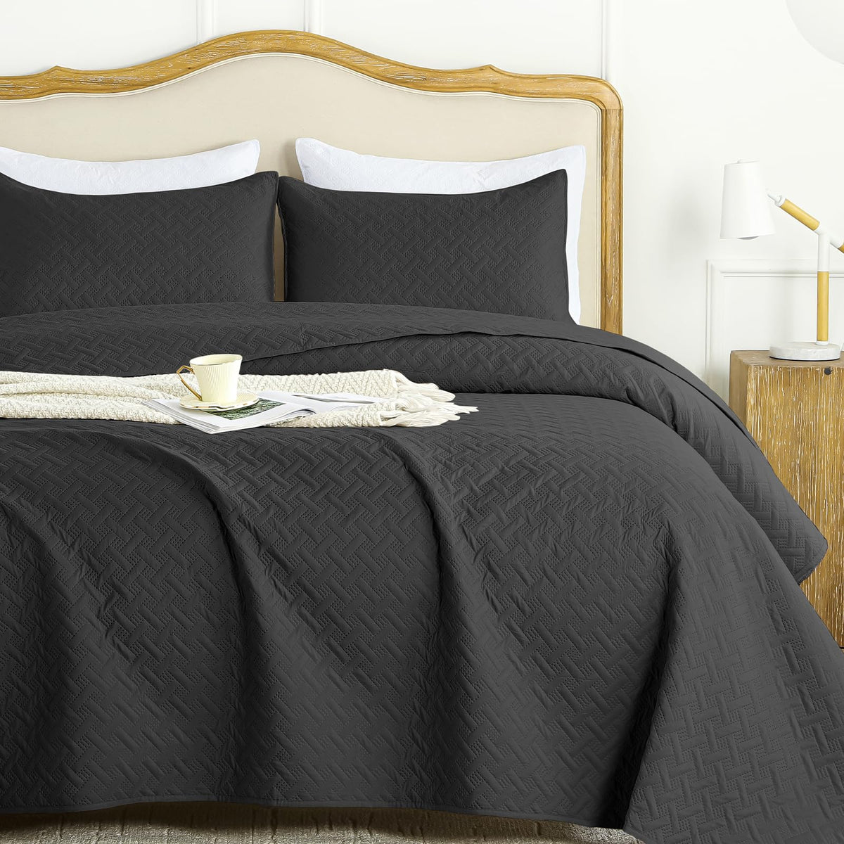 Flymme Queen Quilt Bedding Set Black Lightweight Bedspreads Full Size,Soft Microfiber Bed Coverlet For All Season (1 Quilt, 2 Sh