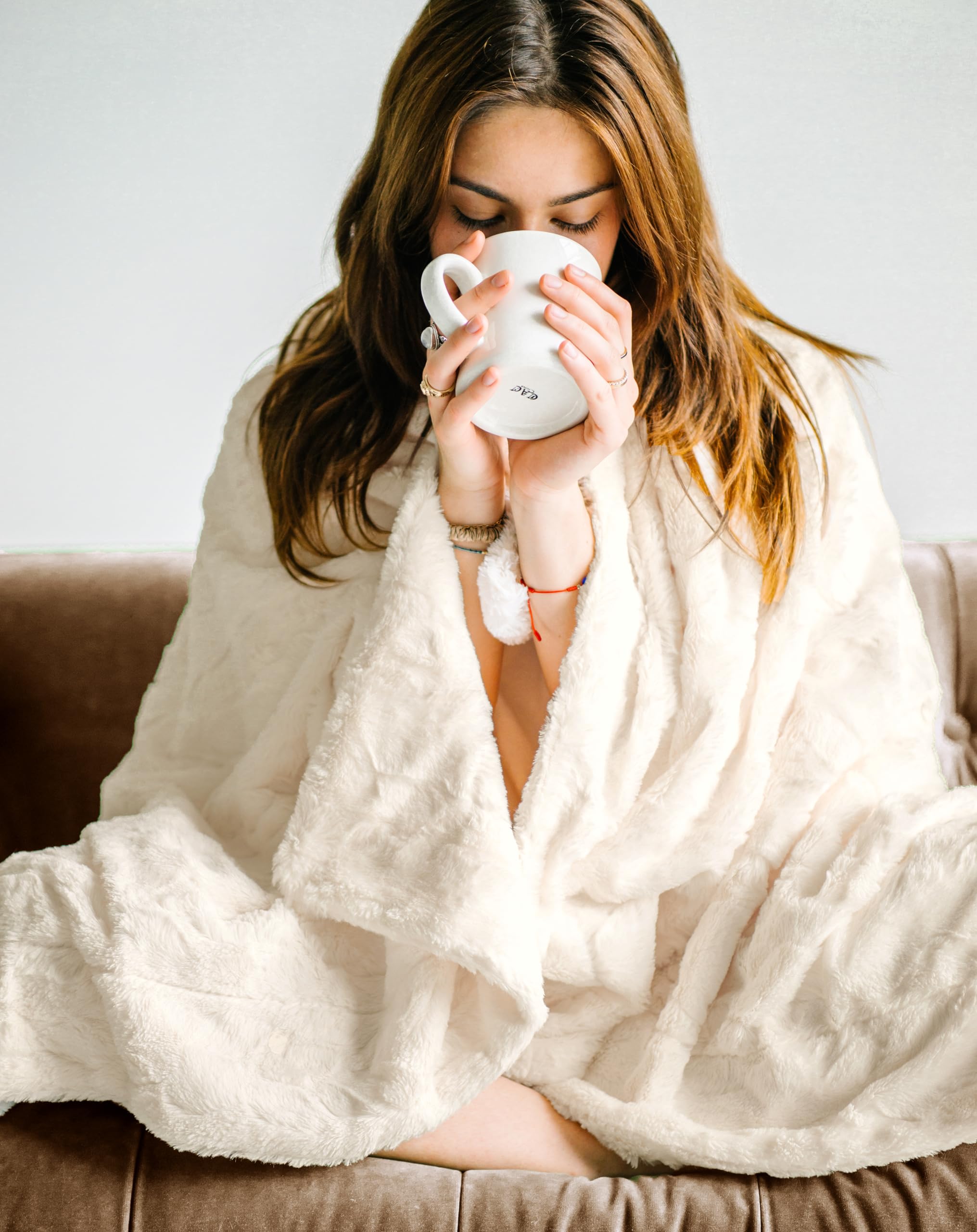 Wolf Creek Blanket Doublesoft - Oversized Faux Fur Throw Blanket, 60'X80' Ivory Soft Fuzzy Fluffy Cozy Plush Furry Comfy Warm