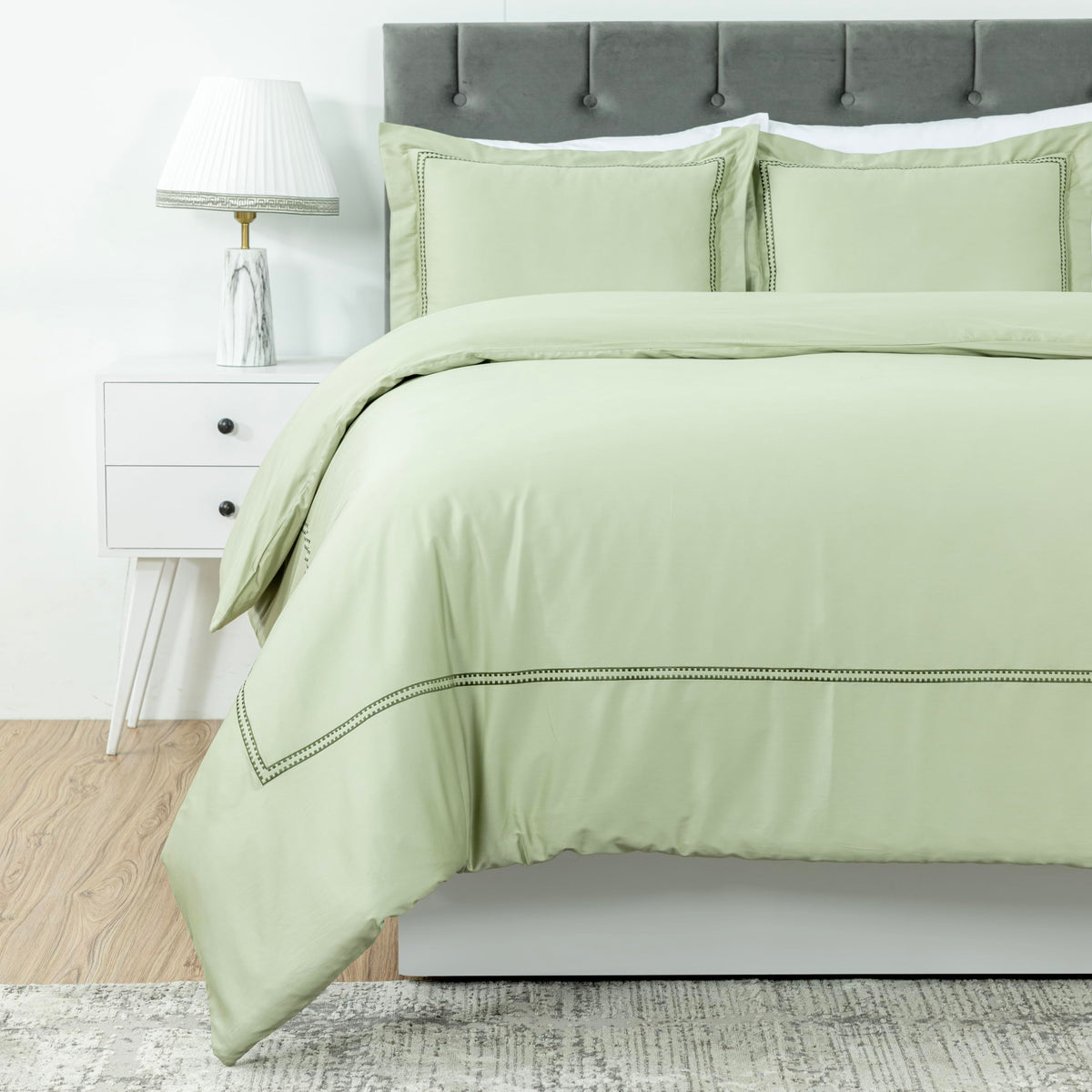 Dreamology Duvet Cover Queen Size - 3 Pieces Extra Soft Bedding Set, Includes 1 Embroidered Queen Size Duvet Cover 90X90 Inches