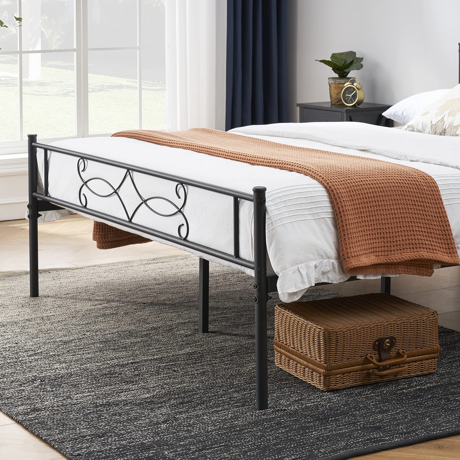 Vecelo 14' Metal Platform Bed Frame With Headboard,Premium Steel Slat Support No Box Spring Needed,Noise-Free Anti-Slip,Easy Assembly(Queen Size)