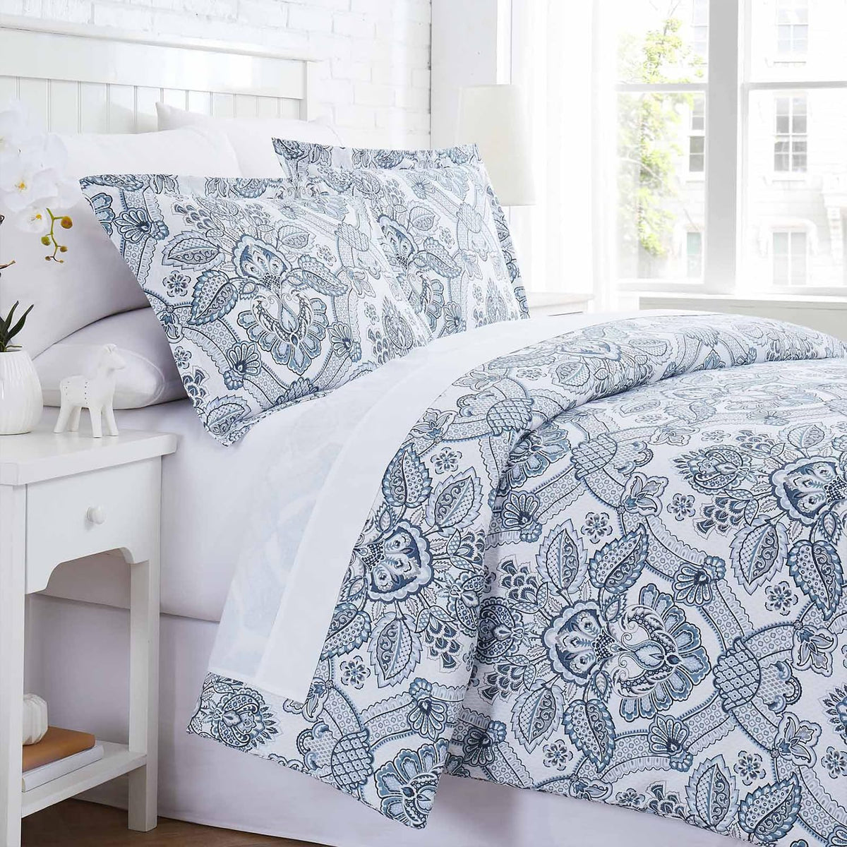 Southshore Fine Living, Inc. Oversized Comforter King Bedding Set, Down Alternative All-Season Warmth, Reversible Bohemian Paisl