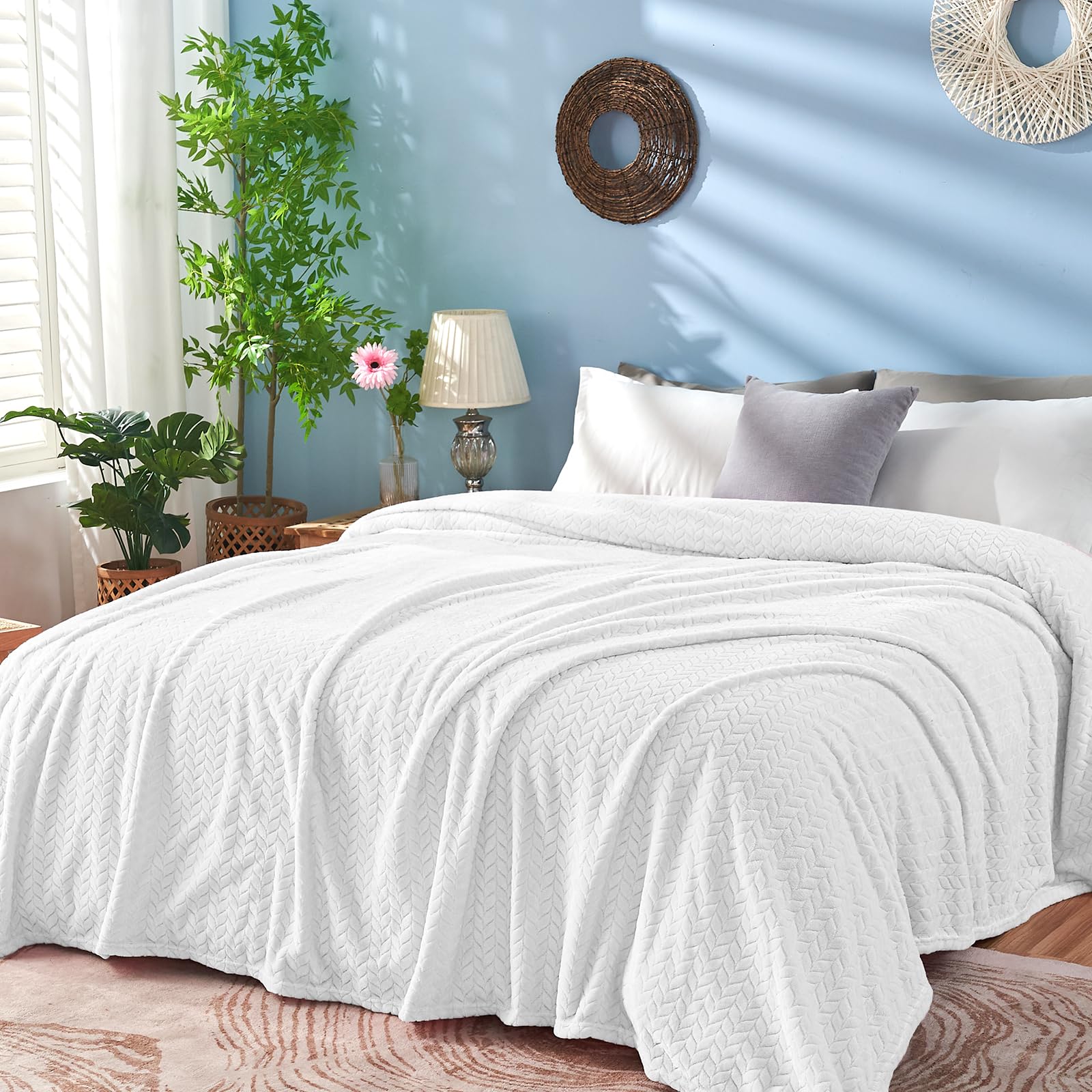 Inhand White Fleece Queen Blanket For Bed, Super Soft Flannel Cozy Blankets For Office,Travel, Warm Plush Blankets For All Seaso