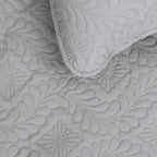Easy-Going King Size Reversible Quilt Set With 1 Quilt And 2 Pillow Shams, Soft Bed Quilt Cover, Water Resistant Lightweight Microfiber Bedspread, Stain Resistant, Olive Leaf-Light Gray/Ivory