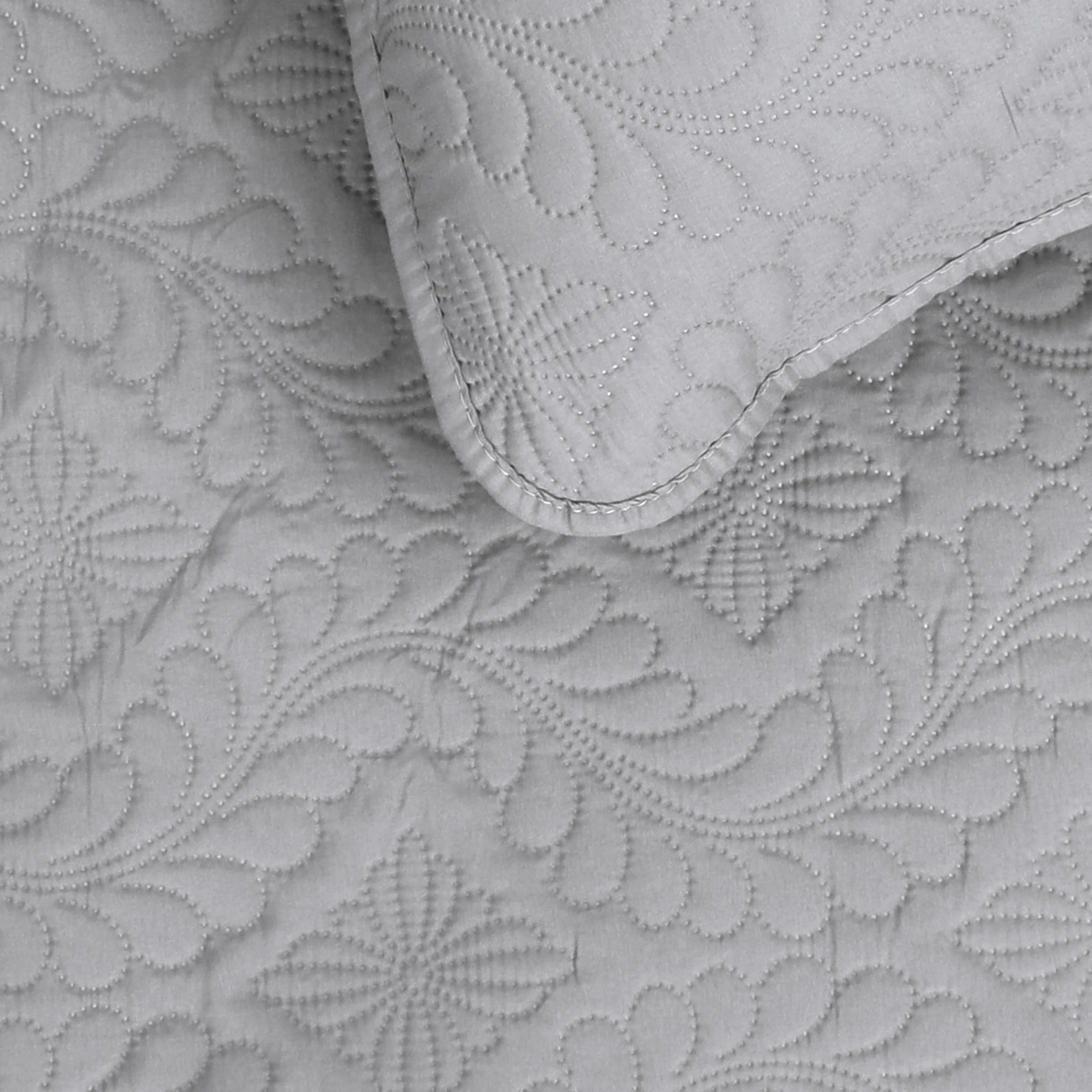 Easy-Going Twin Size Reversible Quilt Set With 1 Quilt And 1 Pillow Sham, Soft Bed Quilt Cover, Water Resistant Lightweight Microfiber Bedspread, Stain Resistant, Olive Leaf-Light Gray/Ivory