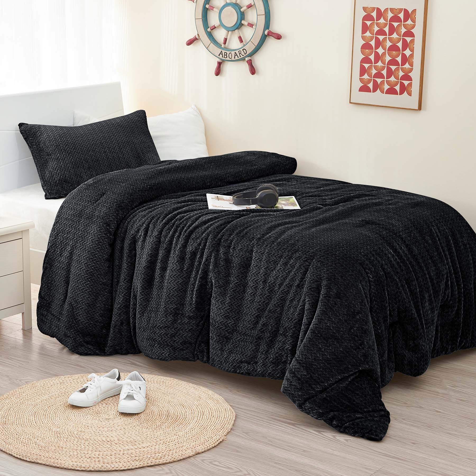 Chixpace Fluffy Twin Comforter Set - Furry Black Leaves Pattern Faux Fur Bed Set, Winter Ultra Soft Fuzzy Comfort Set, Velvet Be