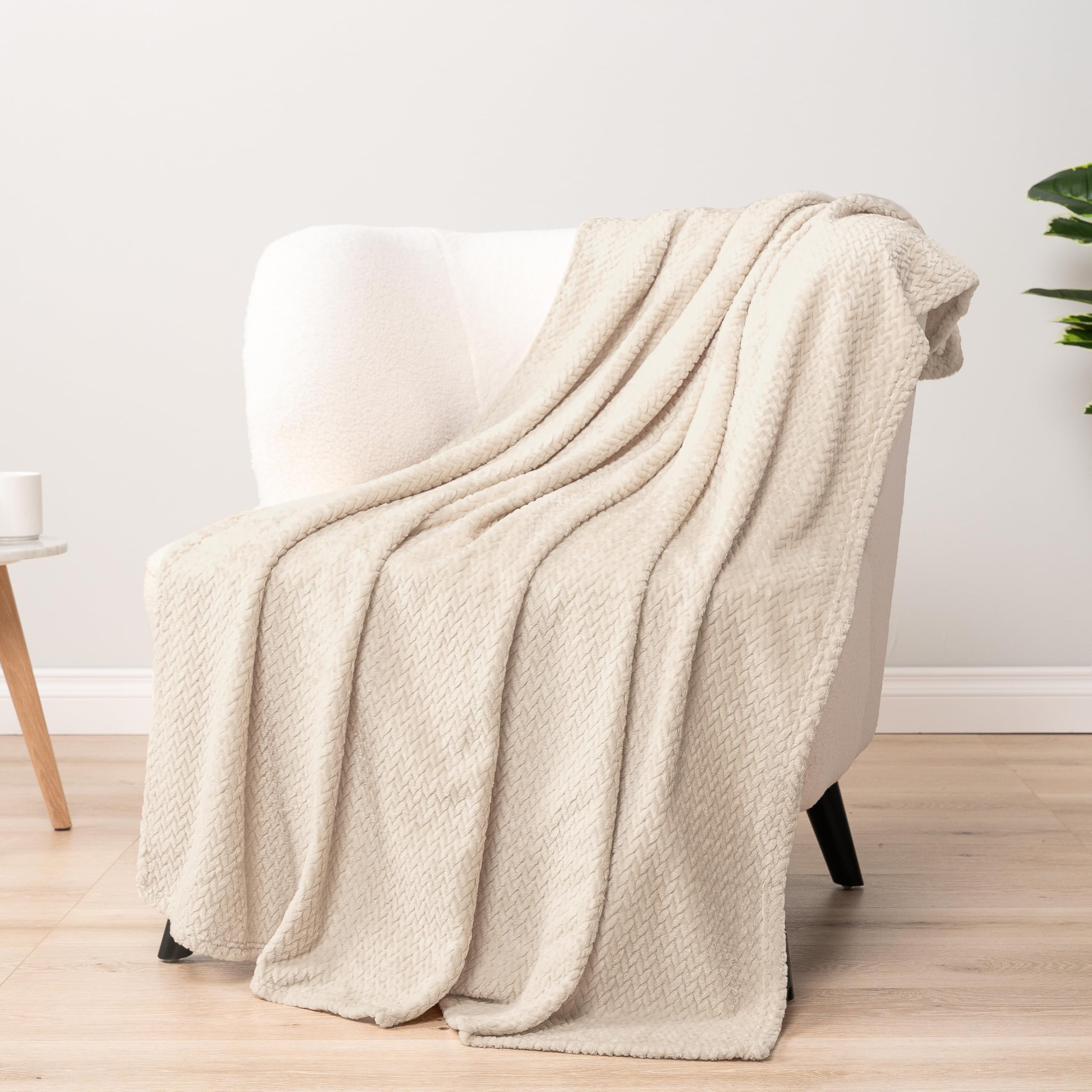 Pavilia Soft Fleece Ivory Cream Throw Blanket For Couch, Lightweight Plush Warm Blankets For Bed, Fuzzy Cozy Flannel Blanket Thr
