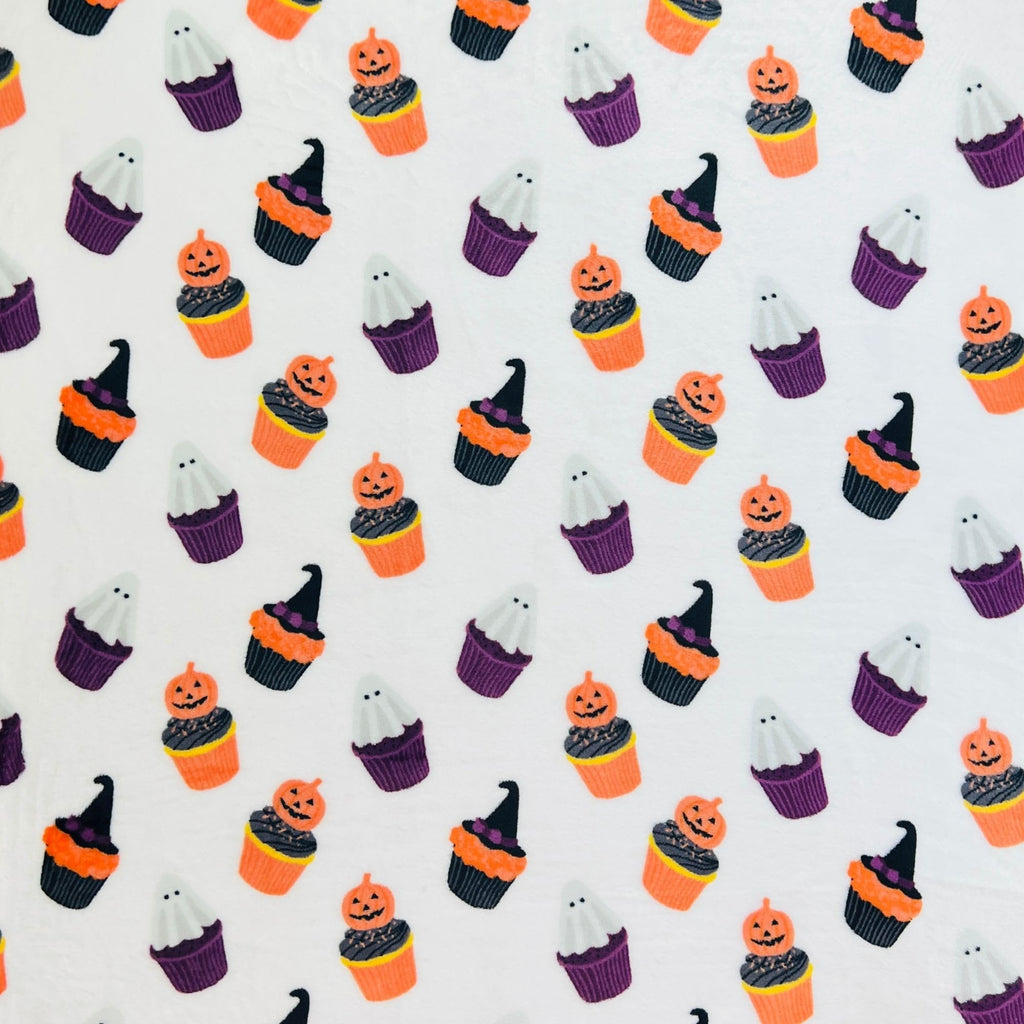 Halloween Throw Blanket: Jack O Lantern Pumpkins And Ghosts Cupcakes Design On Soft Velvet Fleece Throw Blanket