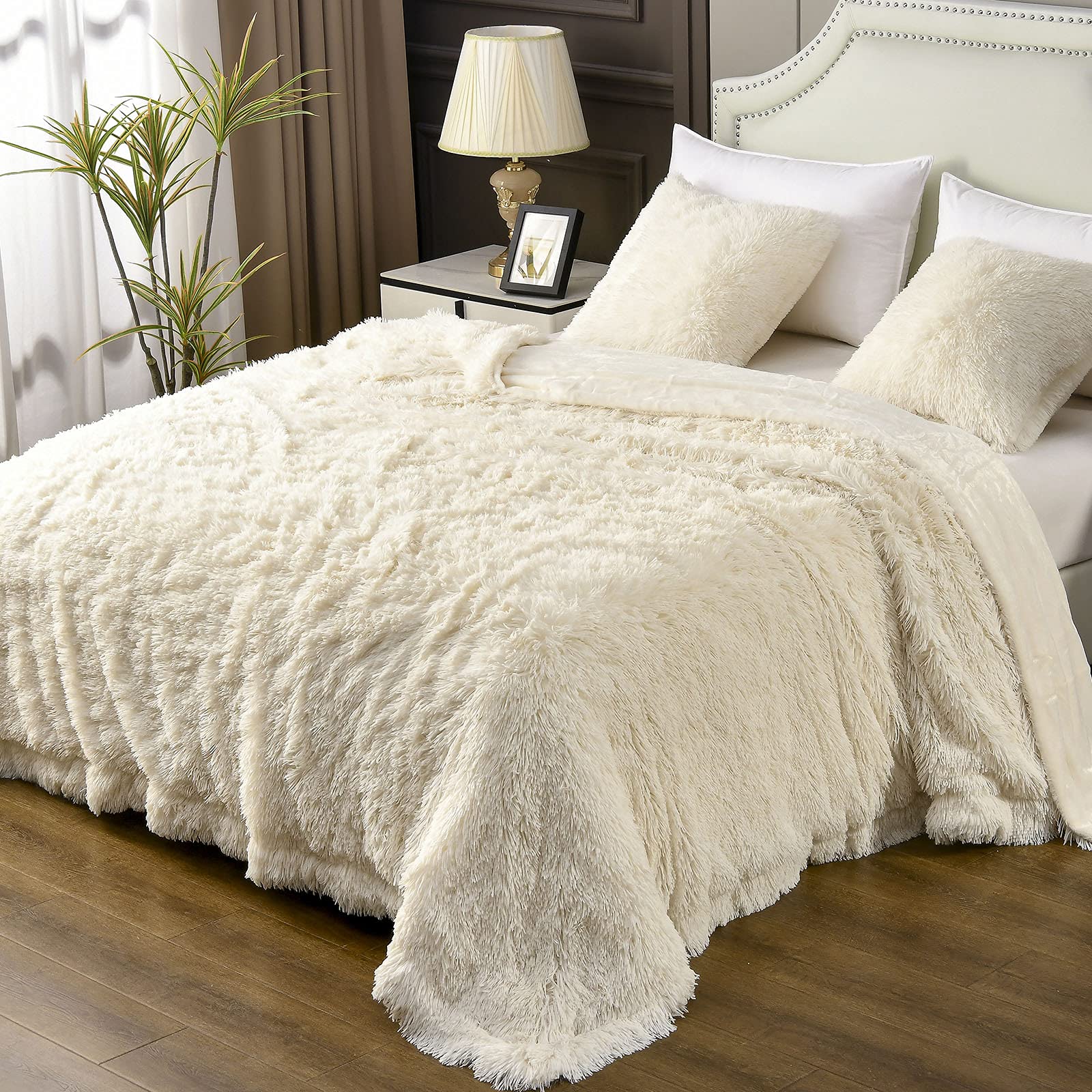 Yusoki Twin Size Faux Fur Throw Blanket(Cream White,60' X 80'),Whithout Pillows,Winter Lightweight Plush Fuzzy Soft Cozy Micro