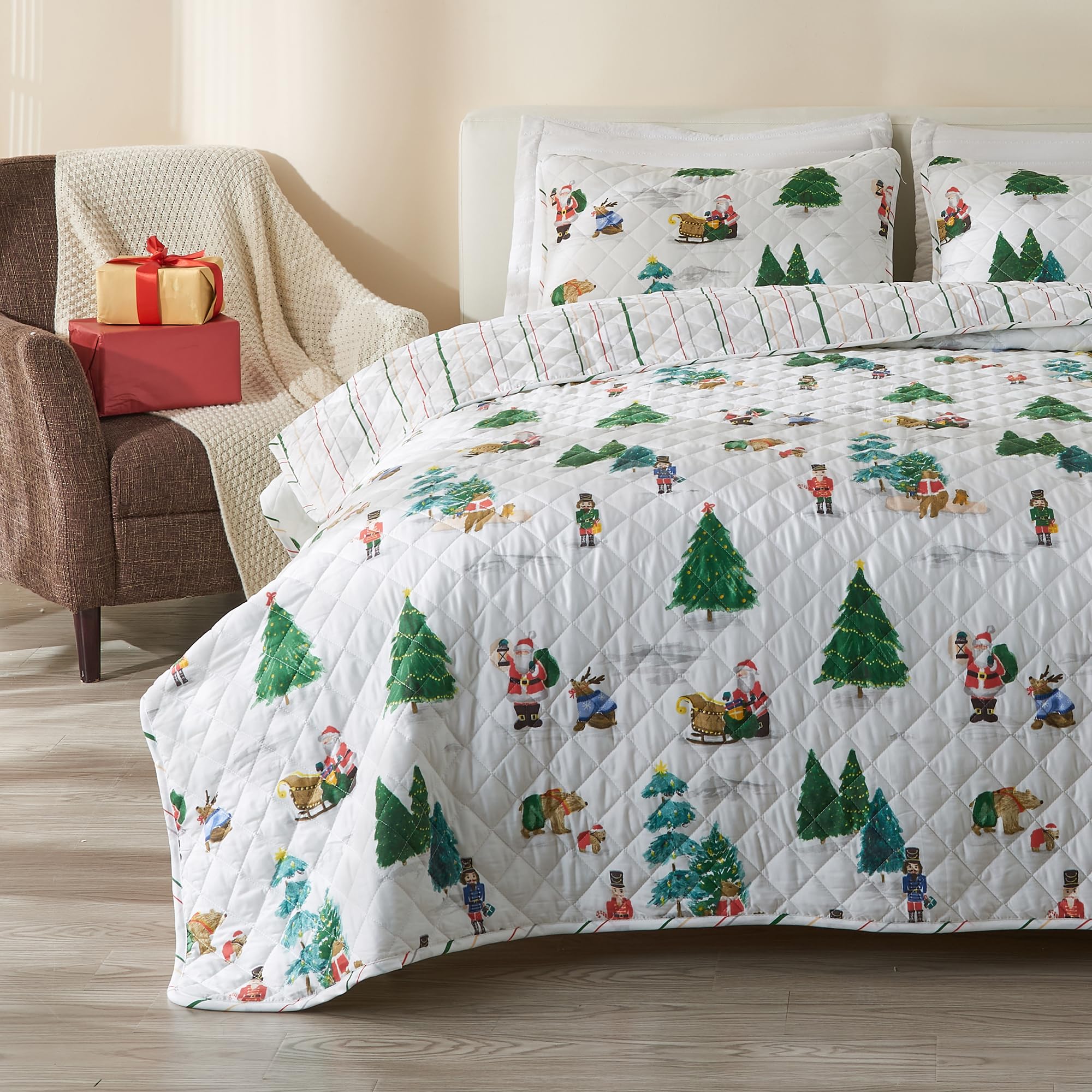 Great Bay Home Twin/Twin Xl Christmas Quilt Set With Sham - Reversible Winter Bedspread Coverlet With Santa Holiday Pattern Bedd