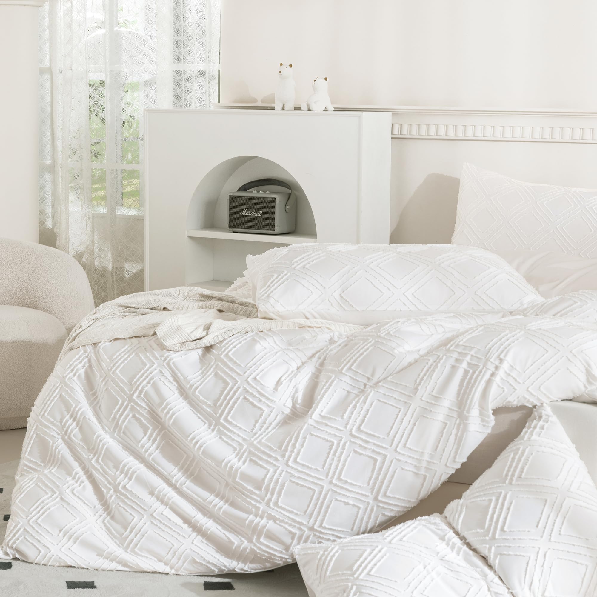 Jellymoni 2 Pack White Pillowcases King Size, Soft Microfiber Geometric Tufted Pillow Covers With Envelope Closure (Pillows Are