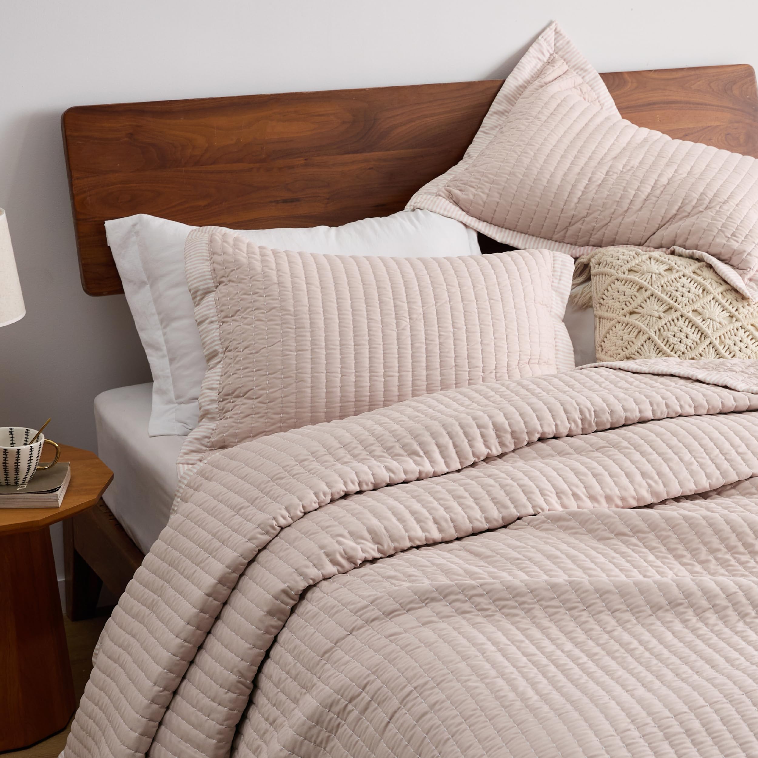 Bedsure Pink Bedspread Coverlet King Size - Lightweight Soft Quilt Bedding Set For All Seasons, Corduroy Pattern Quilt Set, 3 Pieces, 1 Quilt (106'X96') & 2 Pillow Shams (20'X36'+2')