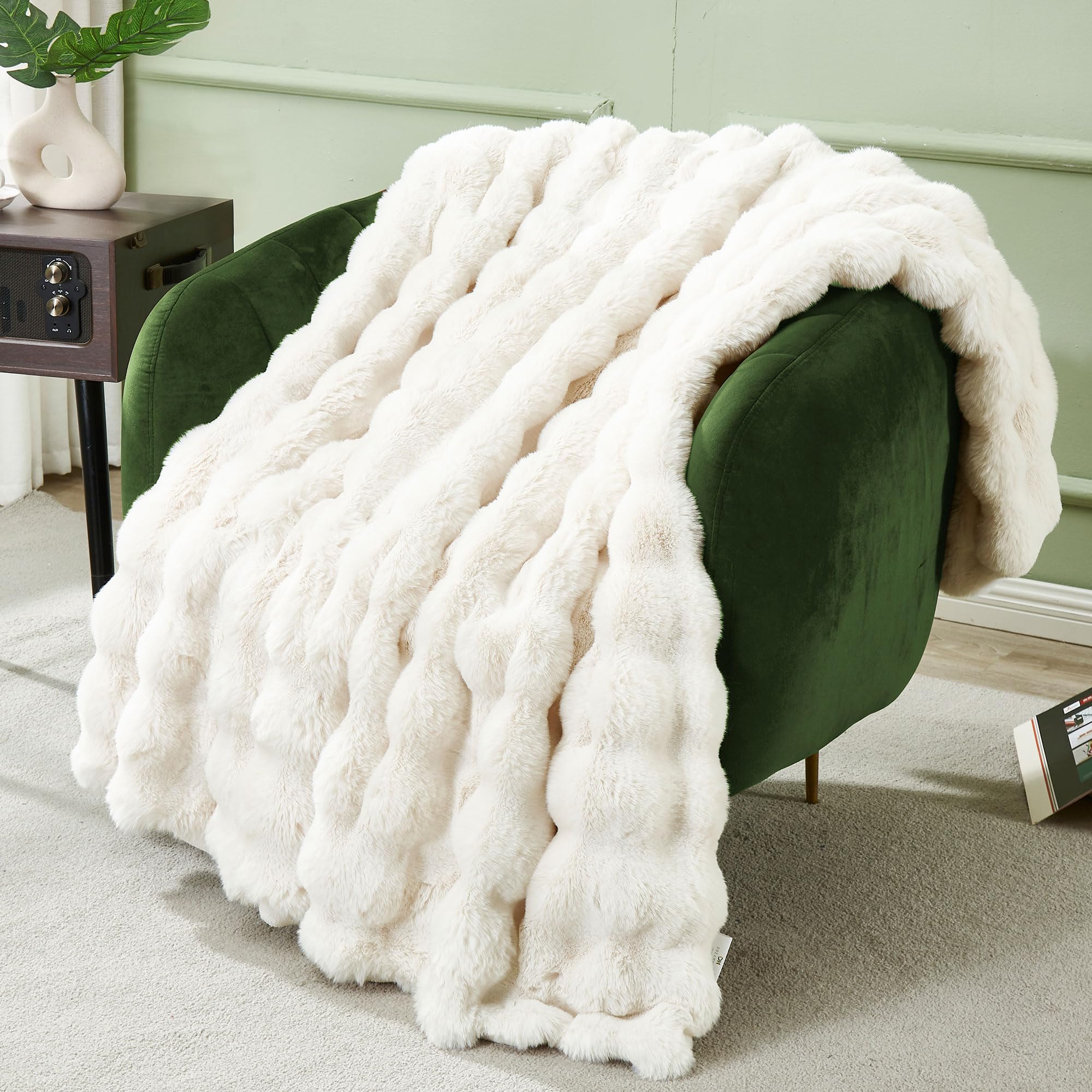 Dreamnine Decorative Soft Thick Fuzzy Faux Rabbit Fur Throw Blanket For Couch Sofa, Reversible Plush Warm Fleece Fluffy Blanket