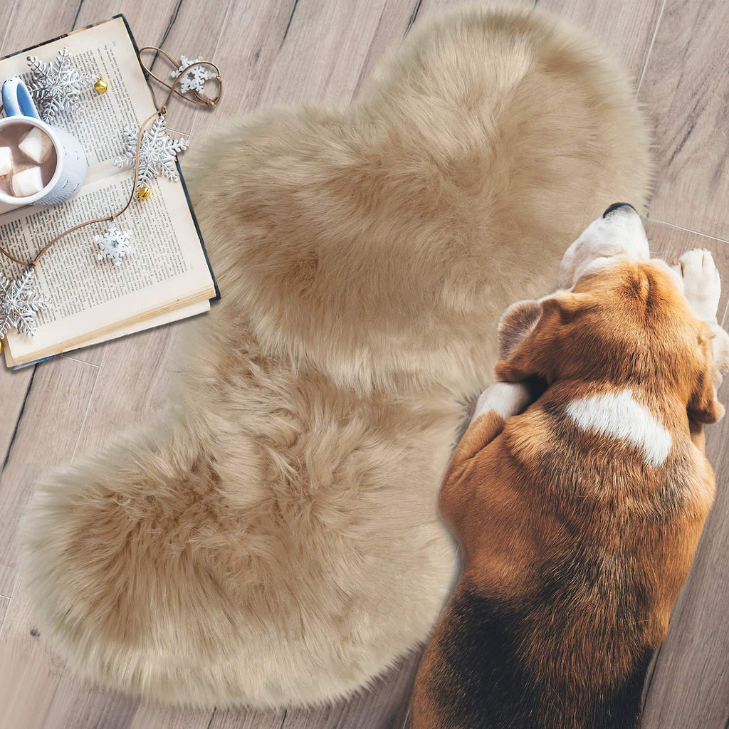 Mudder 2 Pieces Heart Shaped Rug Faux Room Fluffy Carpet Heart Shaped Door Mat For Room Bedroom, 12 X 16 Inch(Khaki)