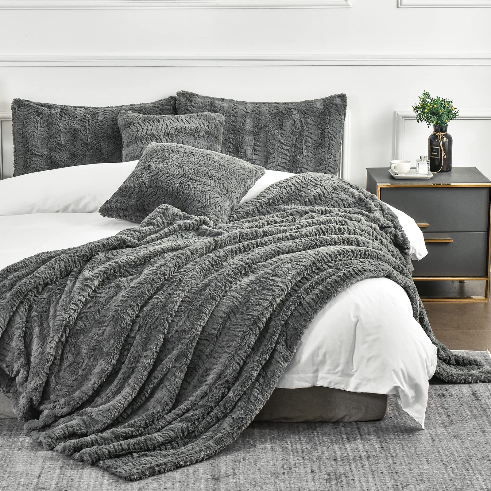 Yusoki Luxury Faux Fur Twin Xl Blanket(63 'X90 ',Without Pillows),Gray Soft Fuzzy Fluffy Cozy Blanket Plush Furry Comfy Warm B