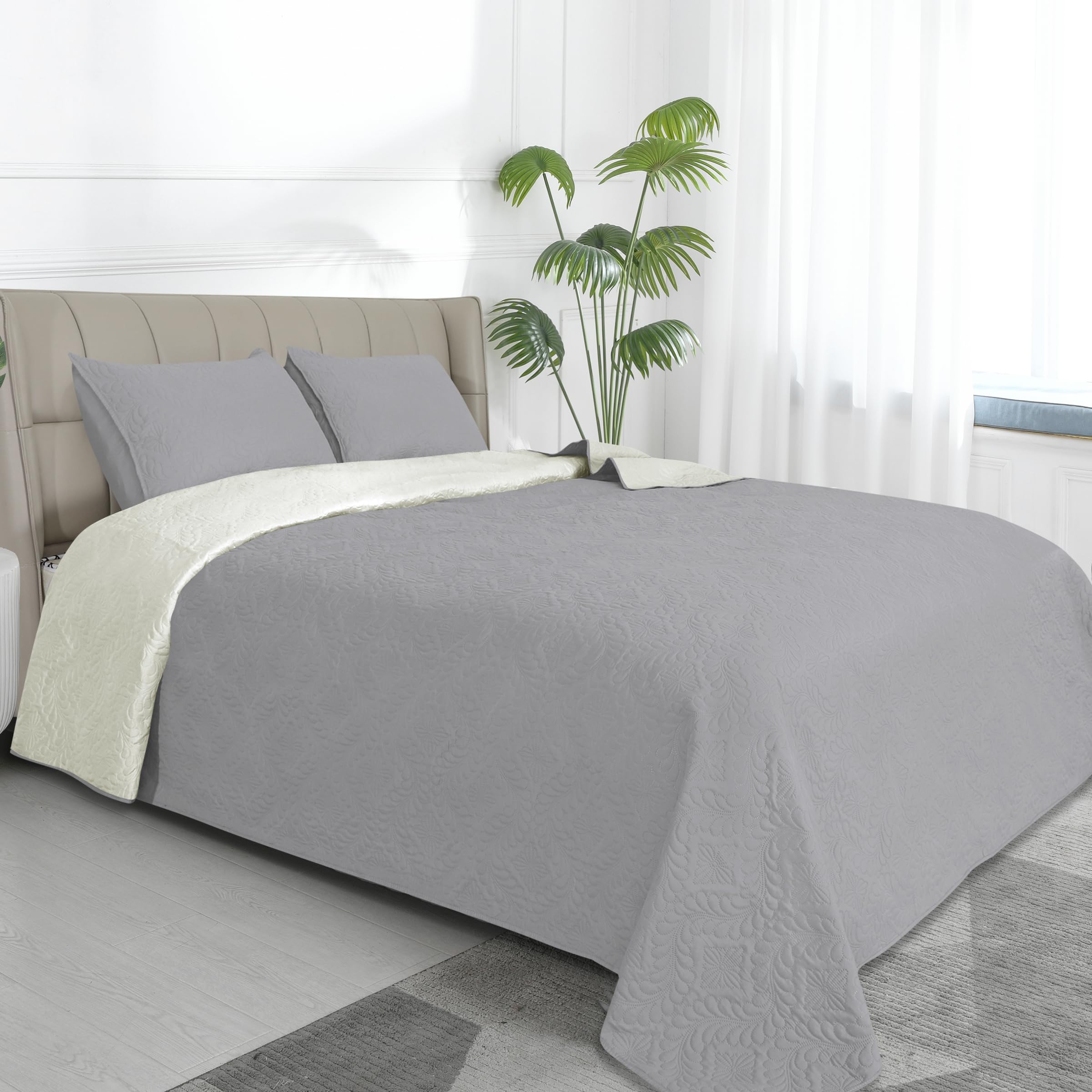 Easy-Going King Size Reversible Quilt Set With 1 Quilt And 2 Pillow Shams, Soft Bed Quilt Cover, Water Resistant Lightweight Microfiber Bedspread, Stain Resistant, Olive Leaf-Light Gray/Ivory