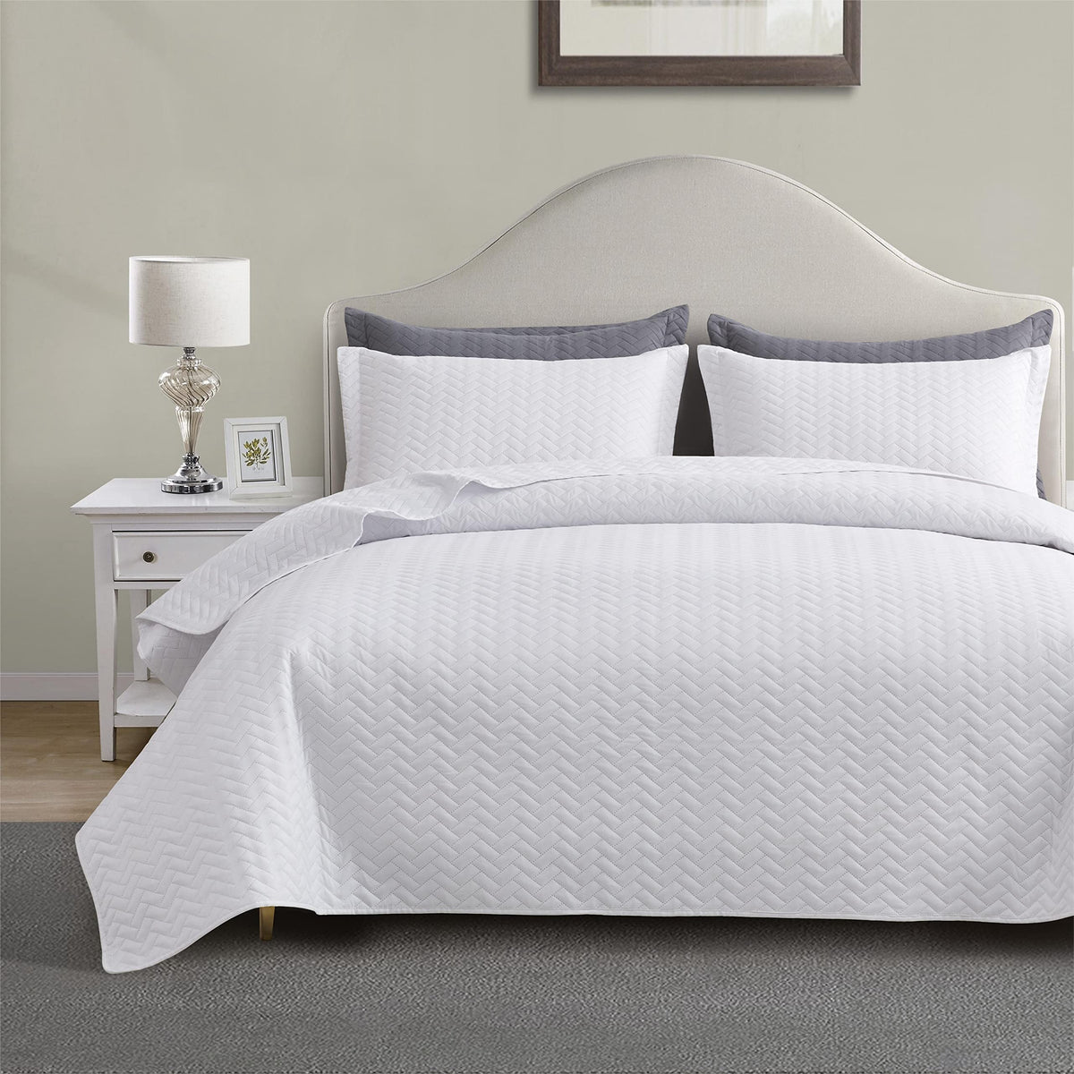 Maple&Stone Quilt Set California King Size, Lightweight White Bedspread Ultrasonic Chevron Pattern Light Coverlet For All Season
