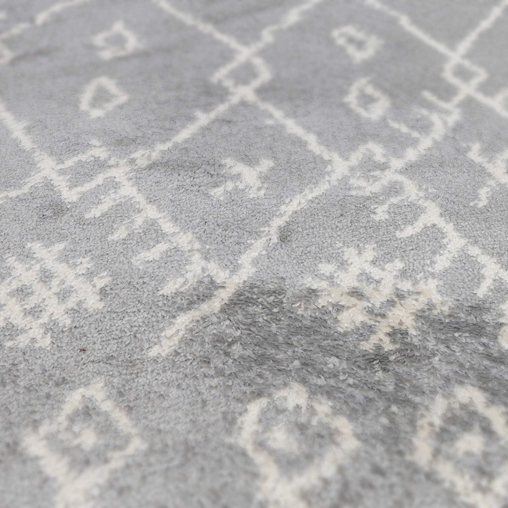 HomeRoots 531966 7 x 9 ft. Gray & Ivory Geometric Shag Rectangle Area Rug