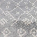 HomeRoots 531966 7 x 9 ft. Gray & Ivory Geometric Shag Rectangle Area Rug