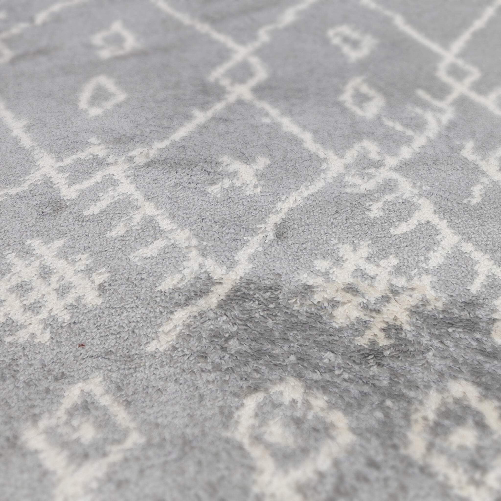 HomeRoots 531966 7 x 9 ft. Gray & Ivory Geometric Shag Rectangle Area Rug