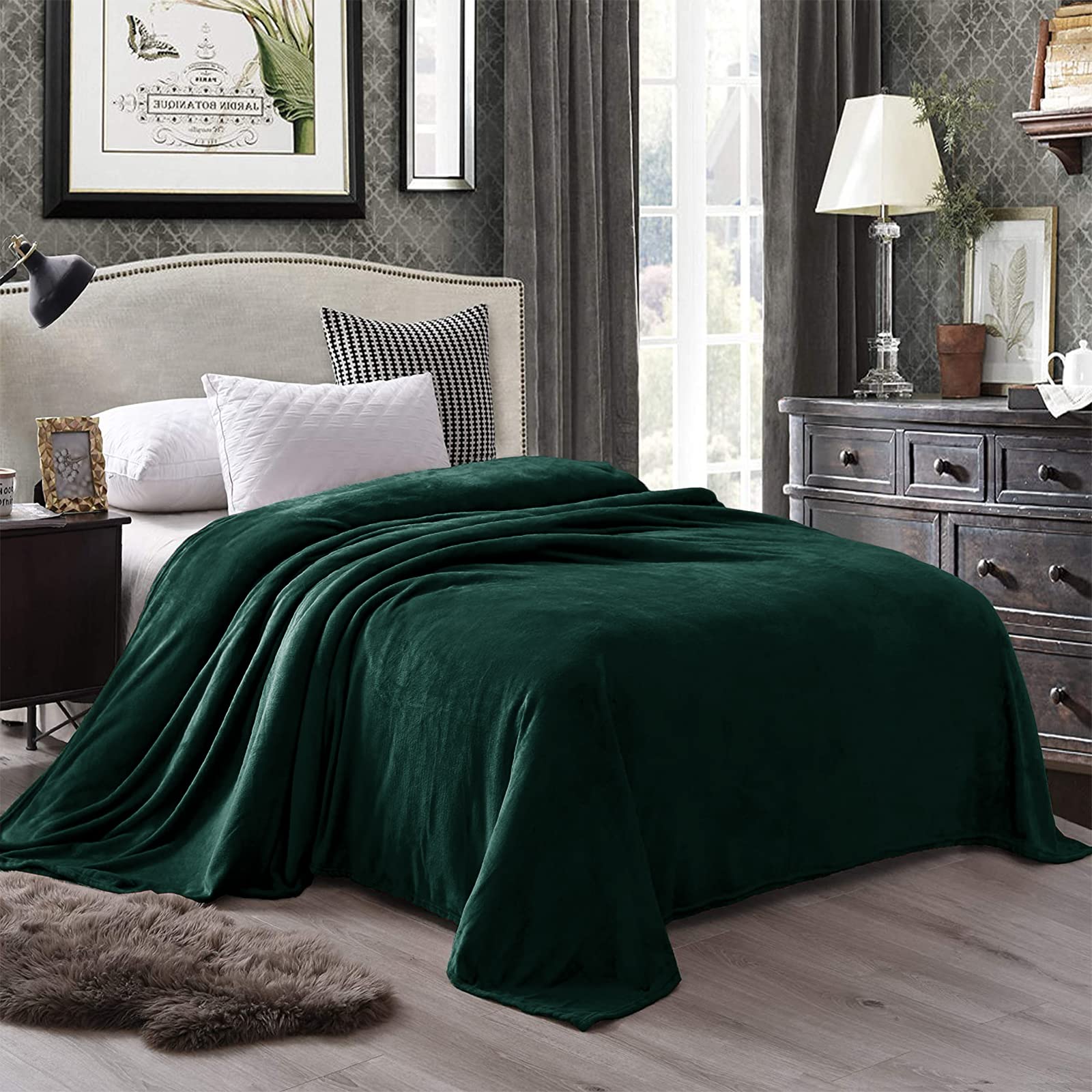 Exclusivo Mezcla Twin Size Flannel Fleece Velvet Plush Bed Blanket As Bedspread, Coverlet, Bed Cover (90X66 Inches, Forest Green