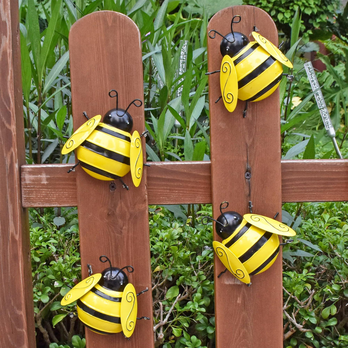 Maclaronx 4 Pcs Metal Bumble Bee Garden Decor Outdoor Honey Bee Fence Yard Art Outside Patio Home Wall Decoration