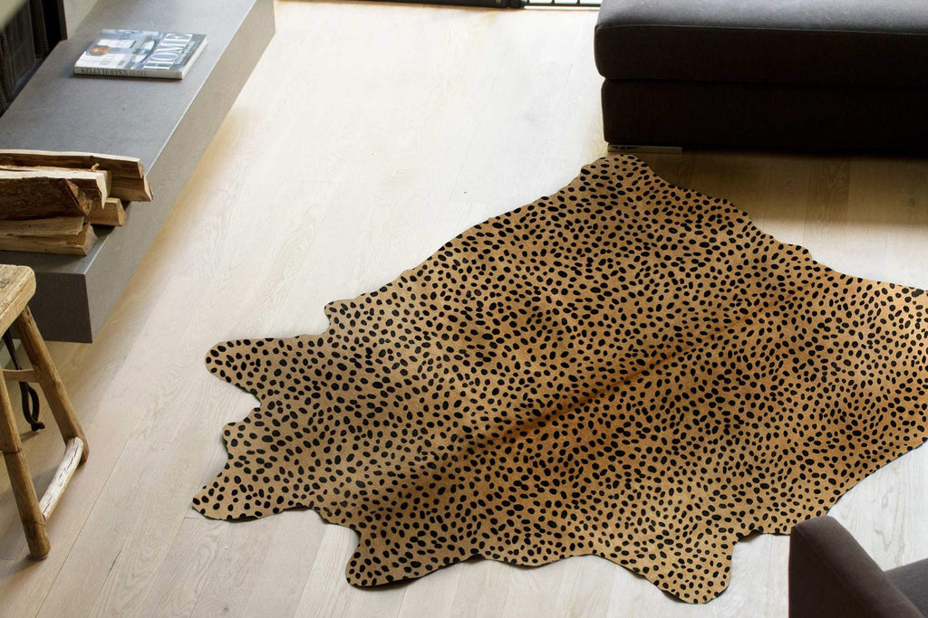 HomeRoots Cowhide, Microsuede 5' X 7' Cheetah Cowhide Area Rug
