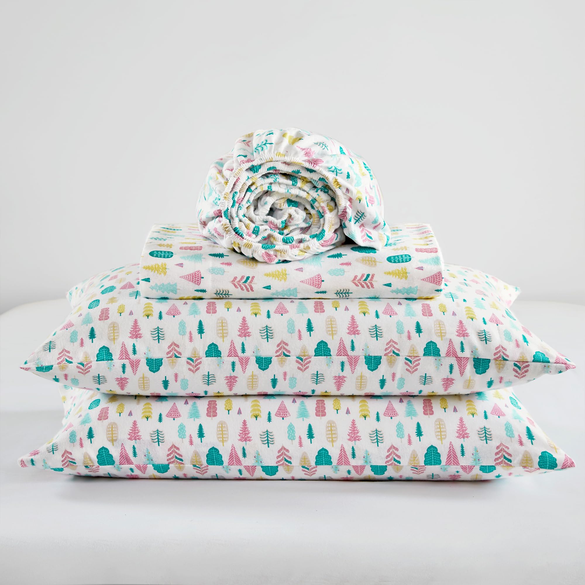 Intelligent Design Cozy Soft 100% Cotton Flannel Sheets, Breathable Festive & Adorable Print Cotton Flannel Sheet Set, Deep Pock
