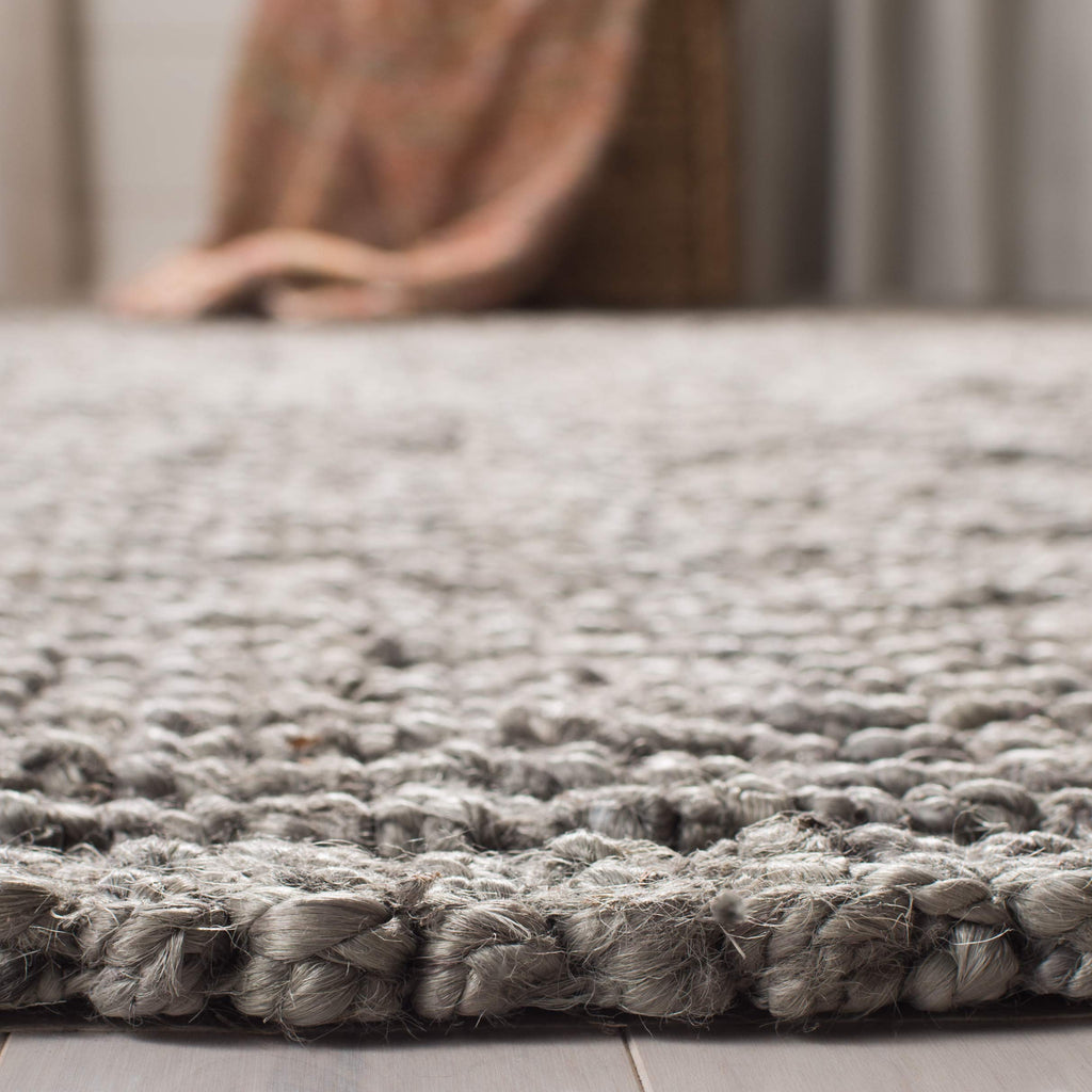 Safavieh Natural Fiber Collection Accent Rug - 2'6'' X 4', Light Grey, Handmade Chunky Textured Jute 0.75-Inch Thick, Ideal For