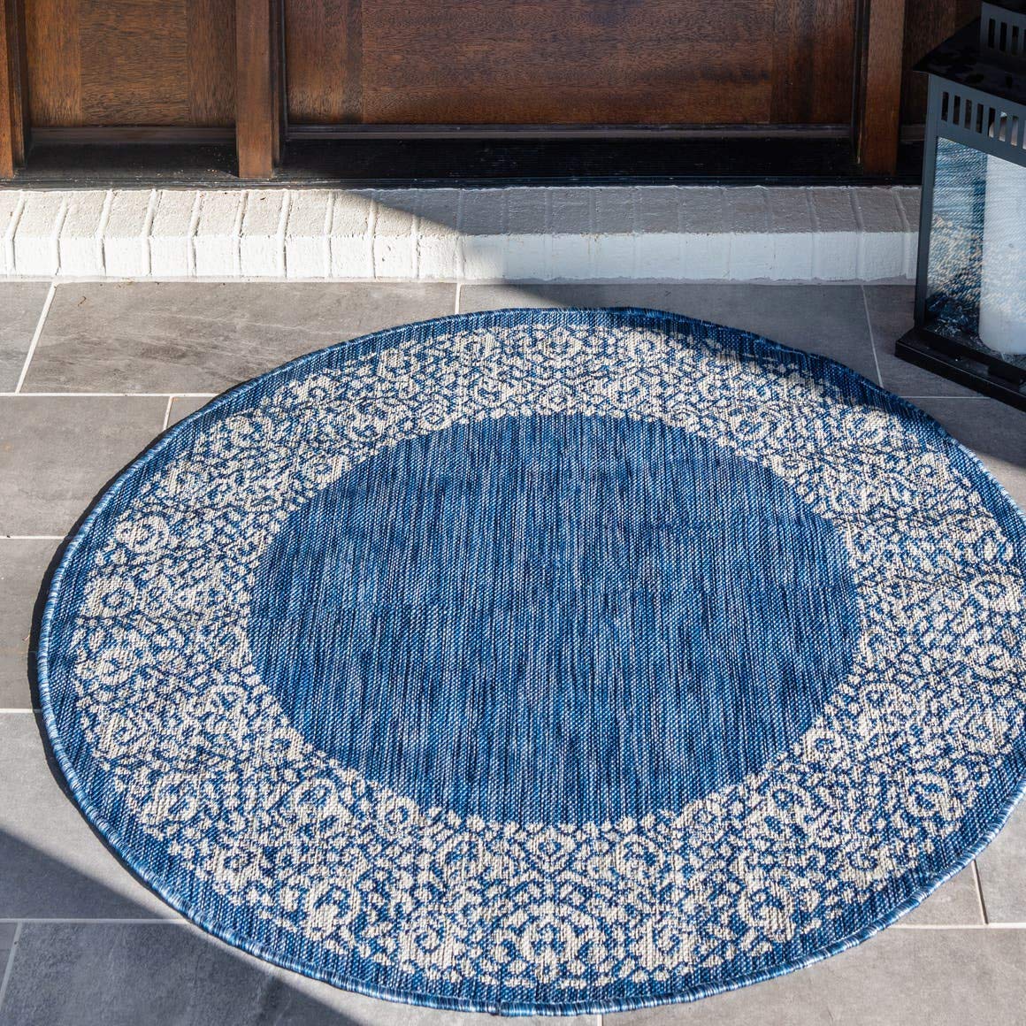 Unique Loom Outdoor Border Collection Area Rug - Floral Border (4' 1' Round, Blue/ Ivory)