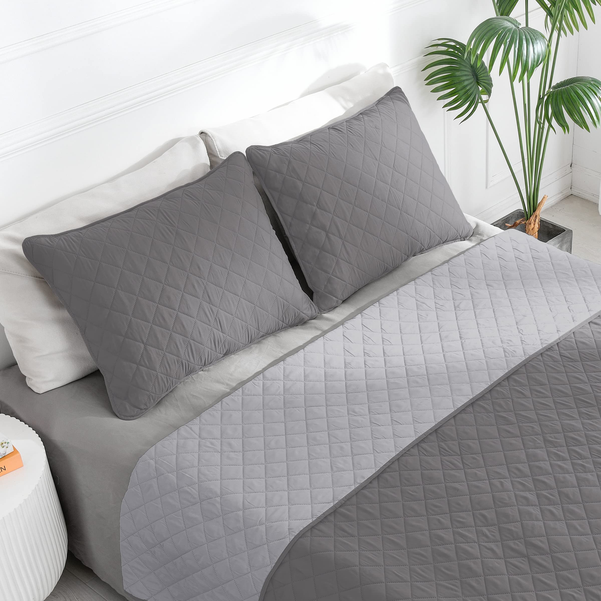 Easy-Going Full/Queen Size Reversible Quilt Set With 1 Quilt And 2 Pillow Shams, Soft Bed Quilt Cover, Lightweight Microfiber Bedspread, Water And Stain Resistant, Gray/Light Gray