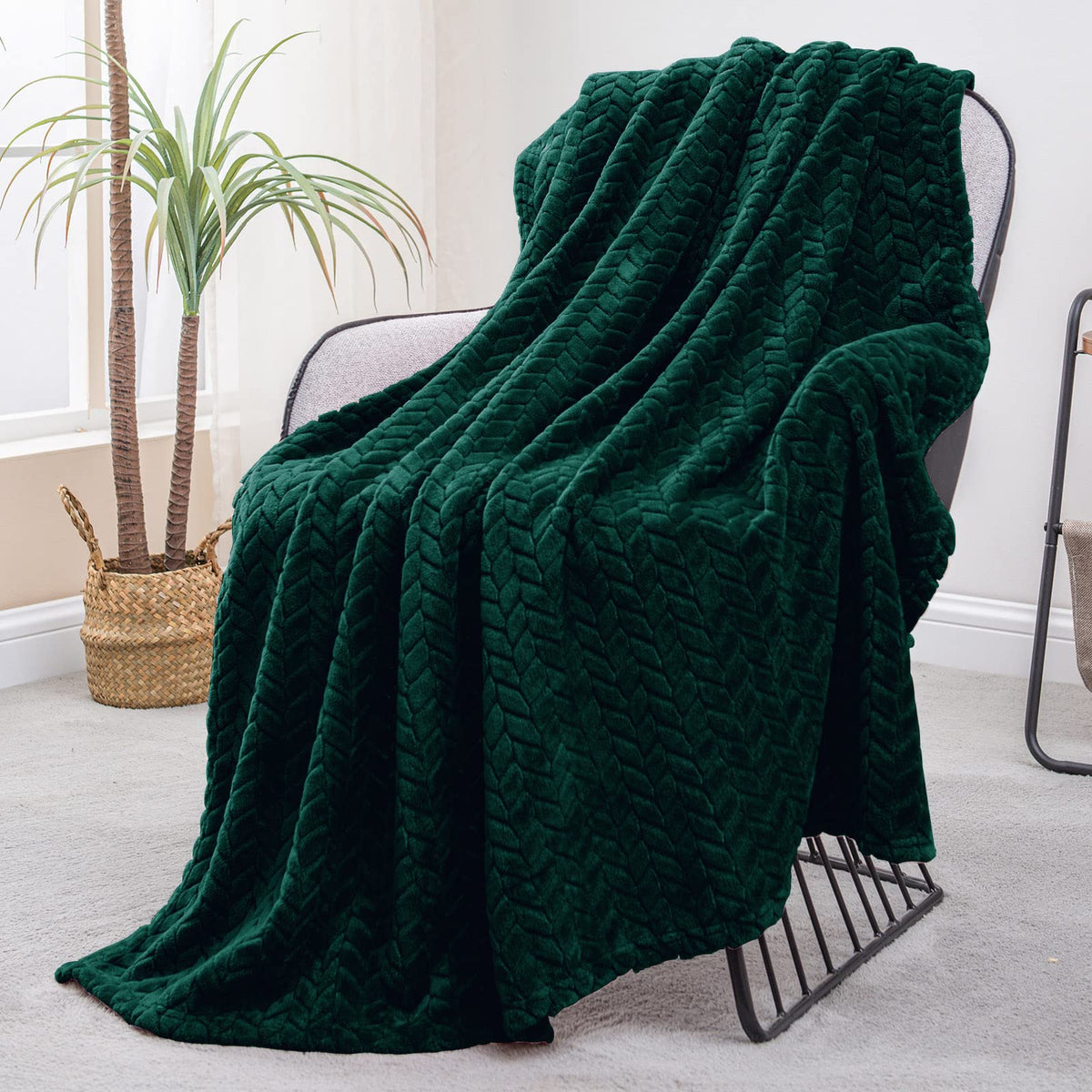 Exclusivo Mezcla Large Flannel Fleece Throw Blanket, 50X70 Inches Soft Jacquard Weave Leaves Pattern Blanket For Couch, Cozy, Wa