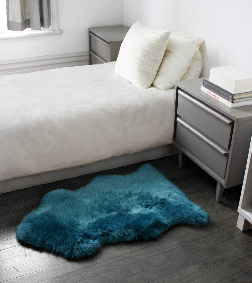 HomeRoots 2' X 3' Teal New Zealand Natural Sheepskin Rug