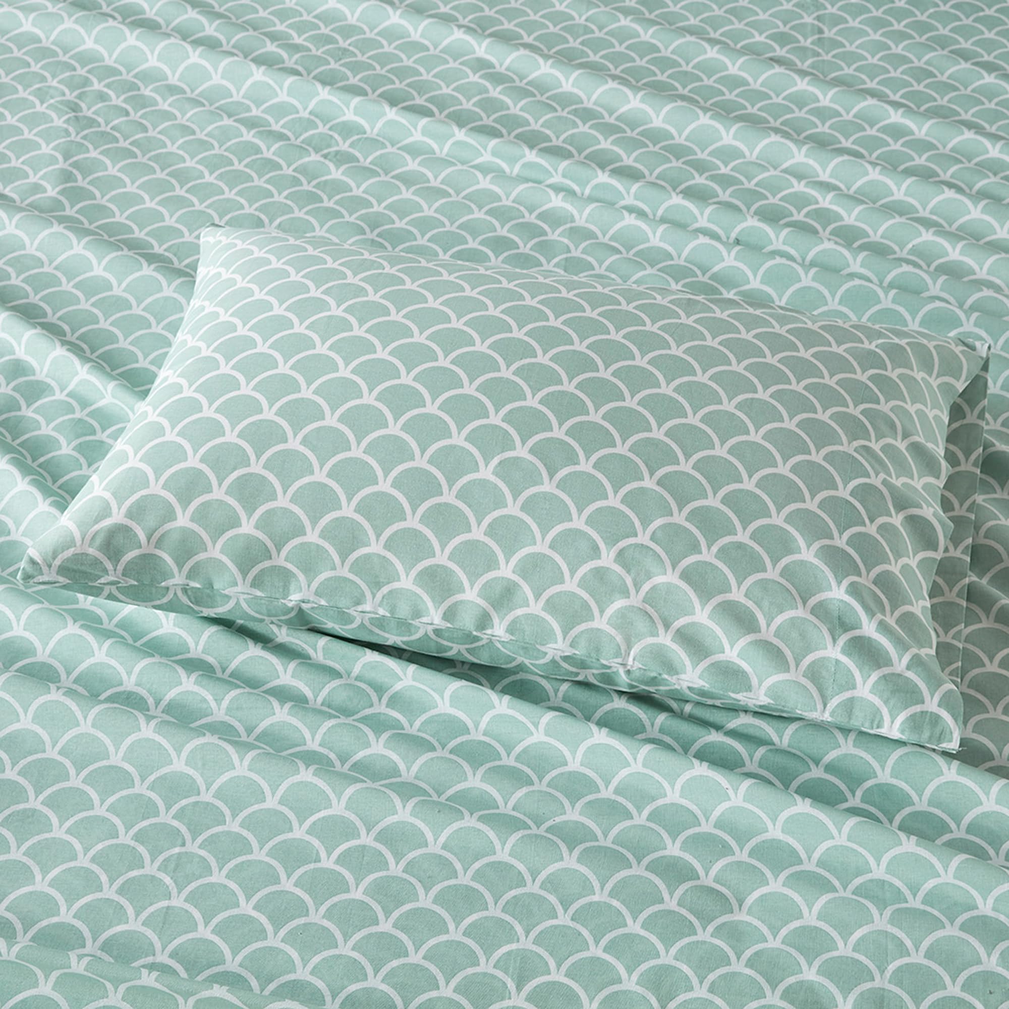 Comfort Spaces 100% Cotton Sheet Set Breathable, Lightweight, Soft With 14' Elastic Pocket Fits Up To 16' Mattress, All Season Cozy Bedding, Matching Pillow Case, Queen Scales 4 Piece