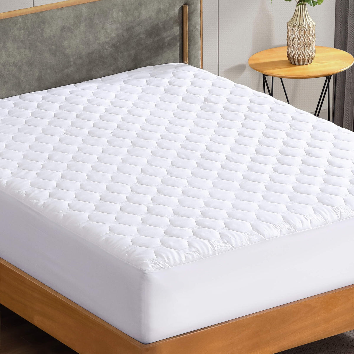 The Grand King Size Mattress Pad - Soft, Plush, And Breatheable Mattress Protector - Protects Your Mattress From Dust, Dirt, And