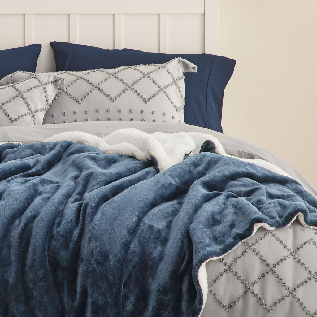 Bedsure Sherpa Fleece Throw Blanket For Couch - Thick And Warm Blanket For Winter, Soft Fuzzy Plush Throw Blanket For All Season