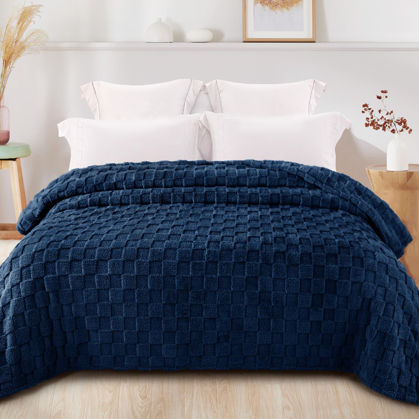 Exclusivo Mezcla Queen Size Flannel Fleece Blanket, Super Soft 3D Checkered Jacquard Bed Blanket, Cozy Fluffy Lightweight Blanke