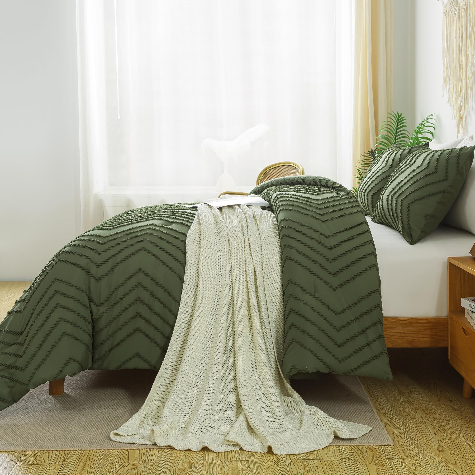 Litanika Dark Olive Green Queen Size Comforter Sets, 3 Pieces Lightweight Chevron Tufted Bedding Comforter Set, Fluffy Down Alte