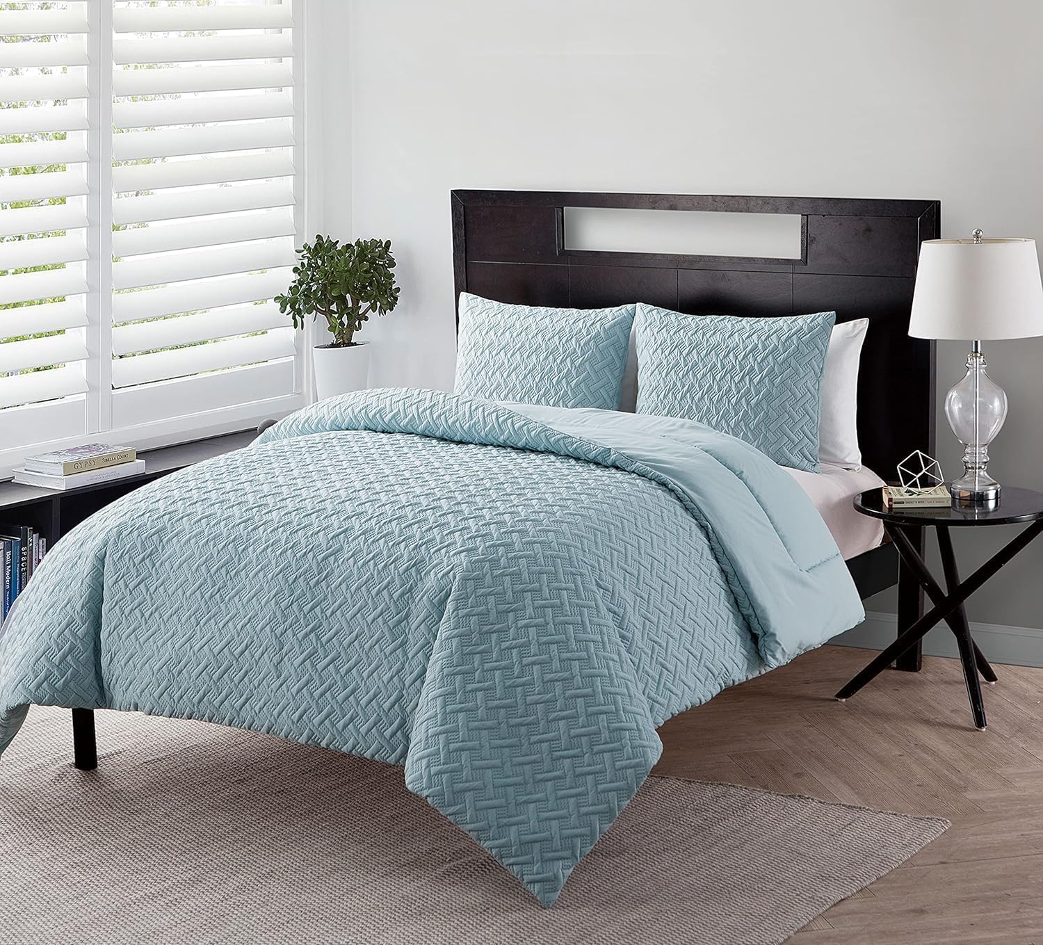 VCNY Home - Comforter Set, Reversible Bedding with Matching Shams, Lightweight, Smooth To The Touch, Dorm Room Essentials (Nina 
